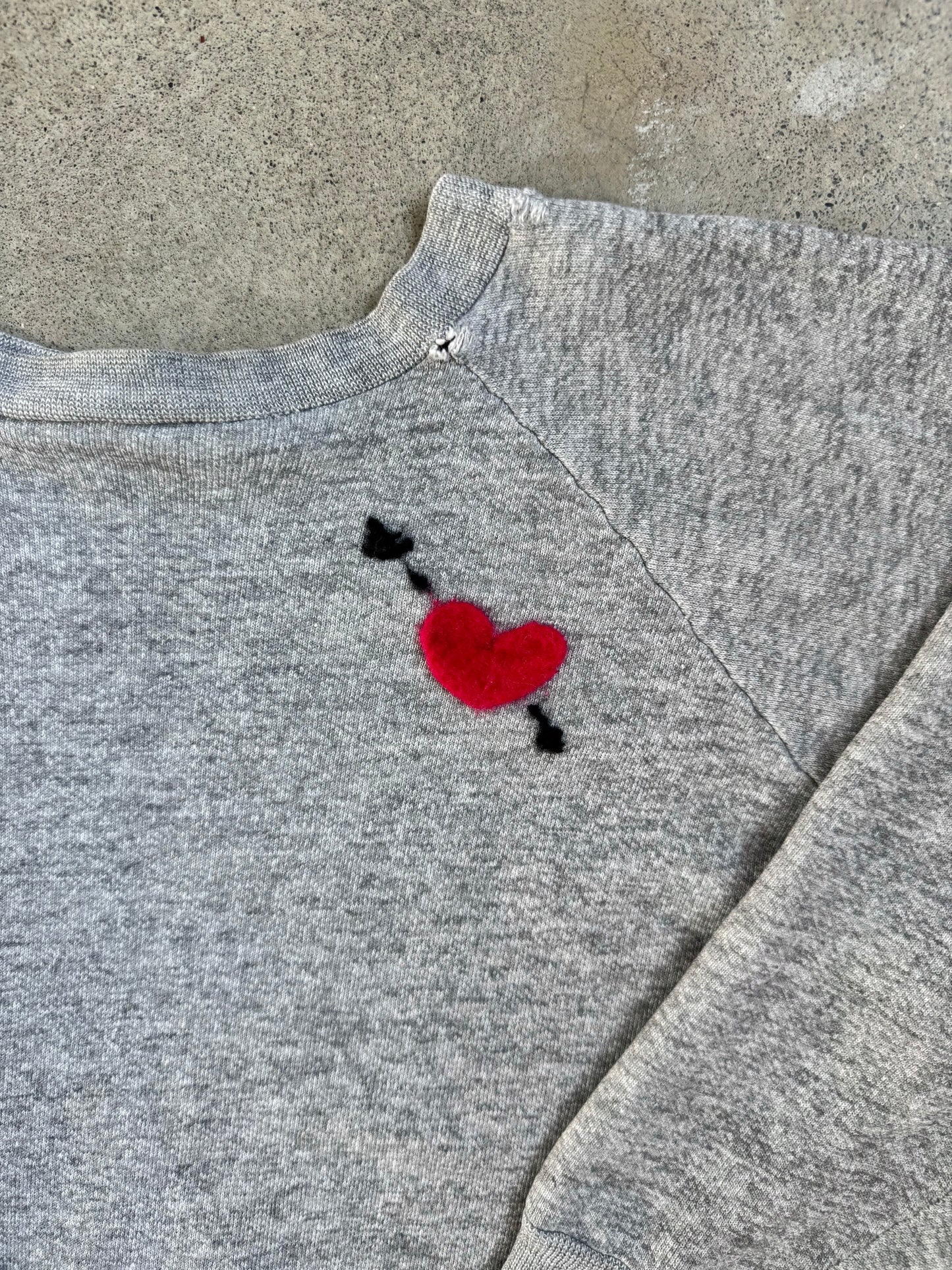 Vintage 1980s Sears Felted Cupid Heart Grey Raglan Sweatshirt | Large