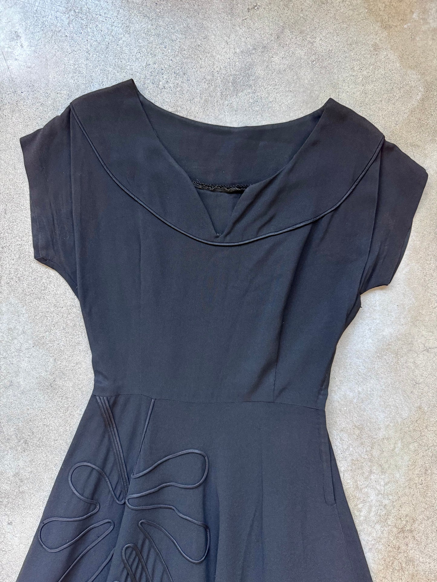 Vintage 1950s Black Piped Floral Appliqué Cap Sleeve Swing Dress | XS/S