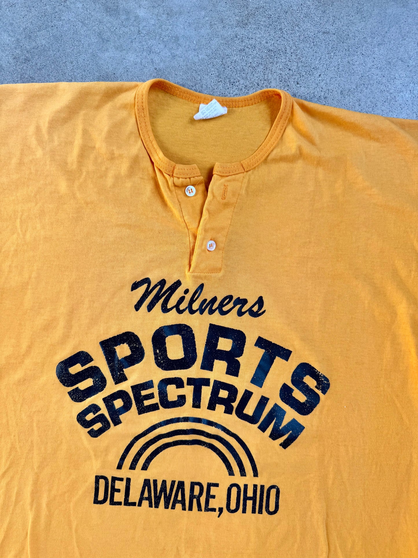 Vintage 1990s Milners Sports Spectrum Delaware, OH Henley Graphic Tee | XL