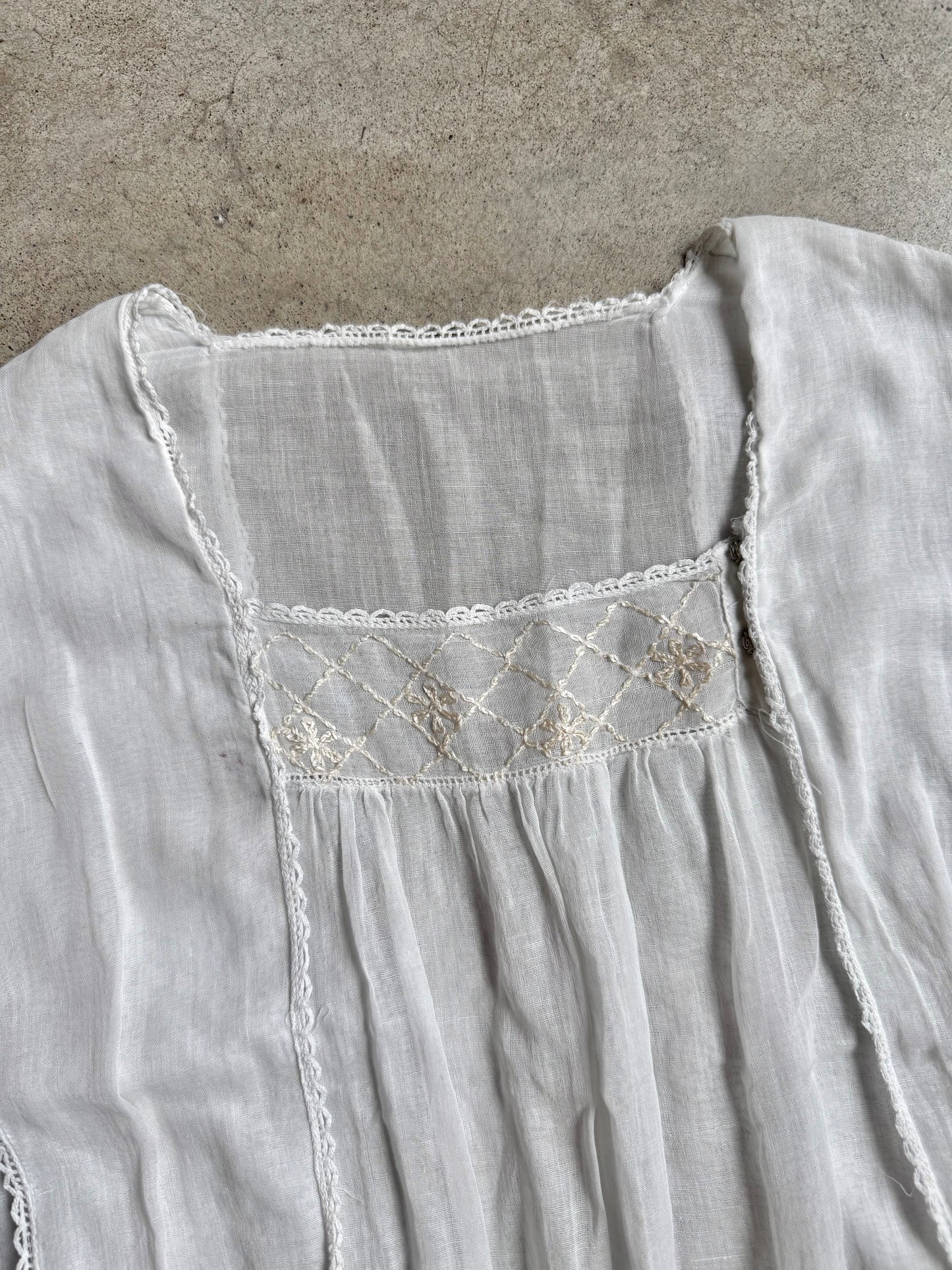 Antique 1900s Edwardian White Voile Embroidered Chore Dress | Small