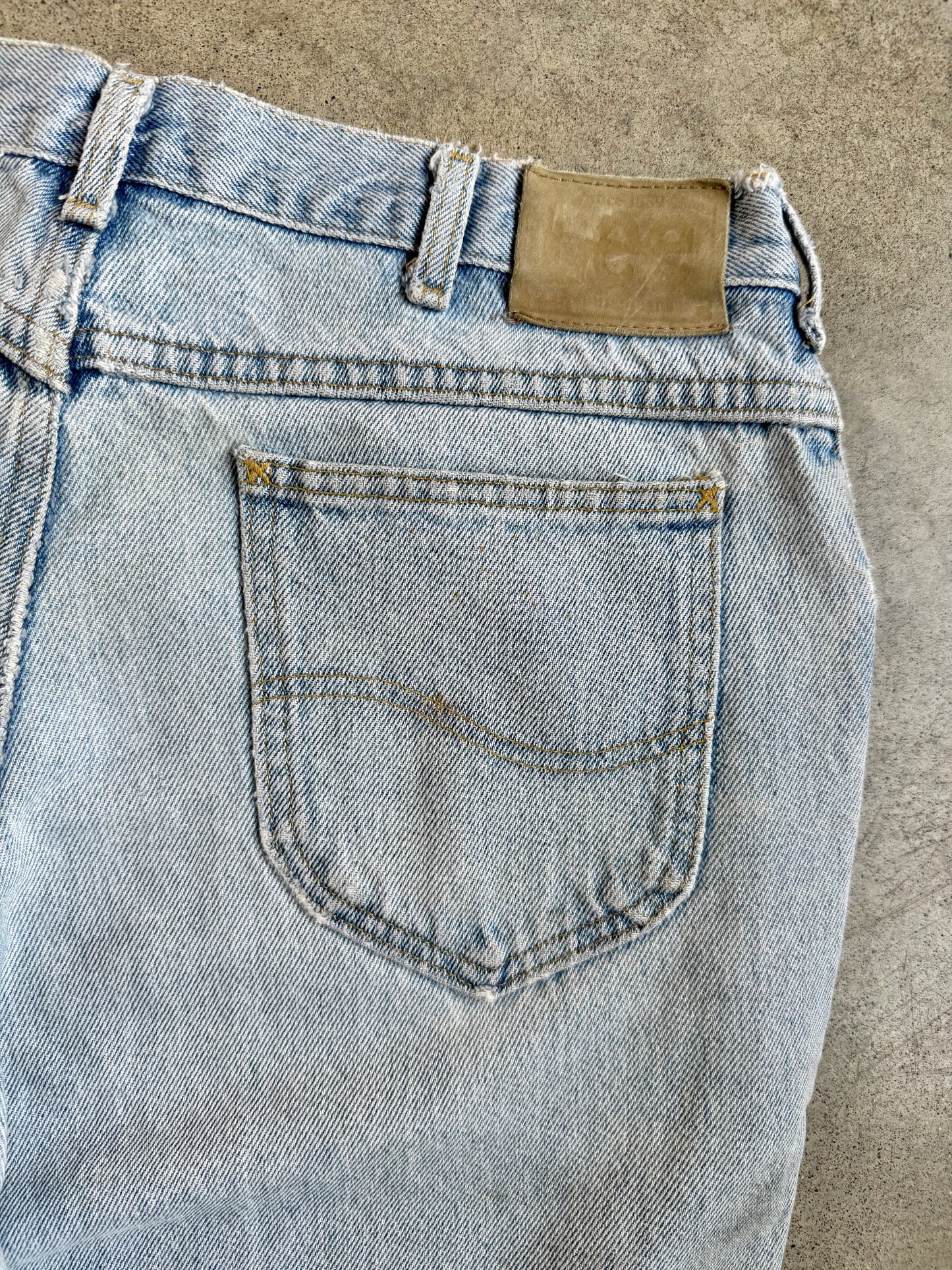 Vintage 1980s Lee Distressed Light Wash Straight-Leg Jeans | 36x34