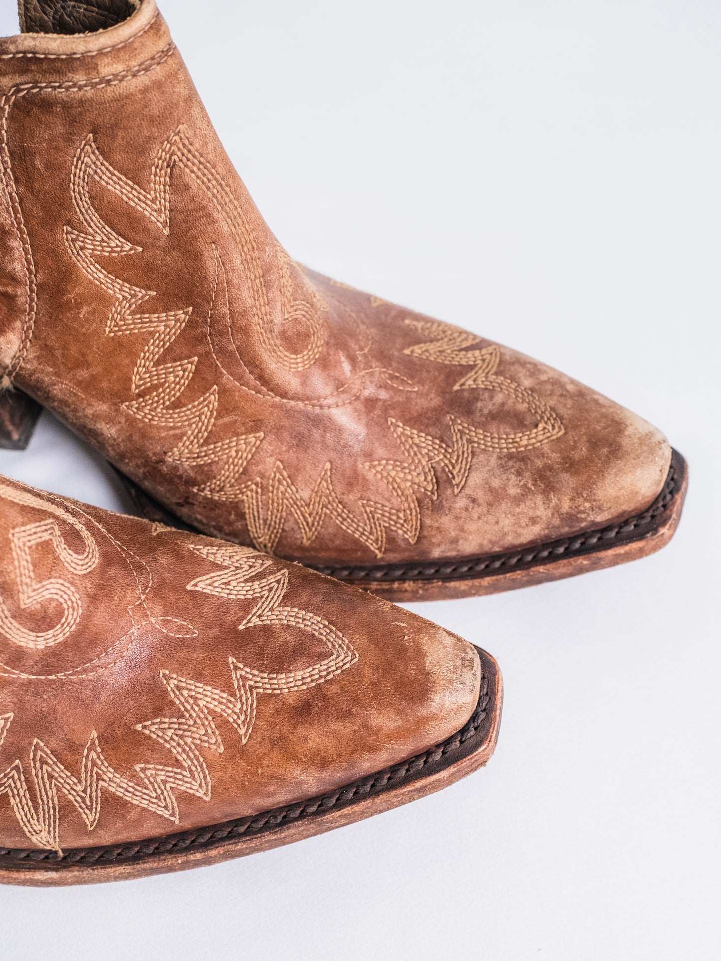 Ariat Dixon Distressed Western Ankle Boots | Women’s 8