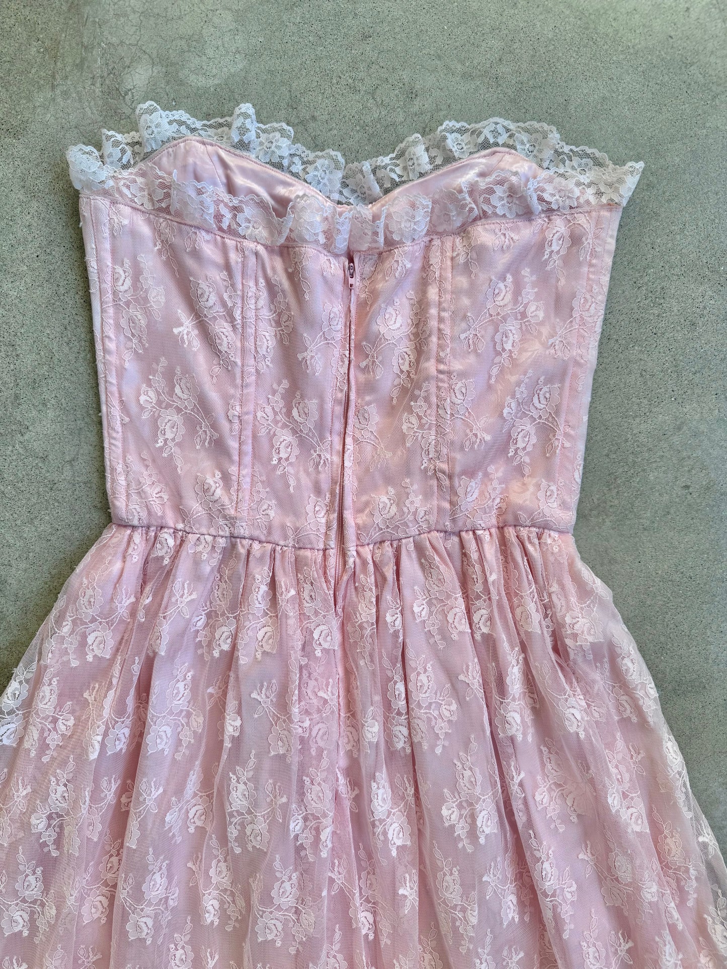 Vintage 1980s Pink Floral Lace Strapless Prom Dress | Small