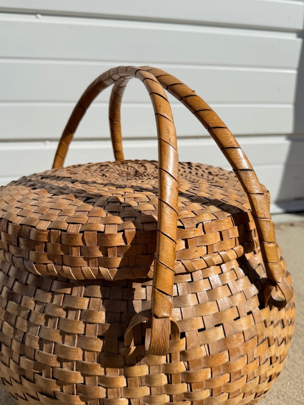 Vintage 1950s Mid-Atlantic Woven Wicker Lidded Basket