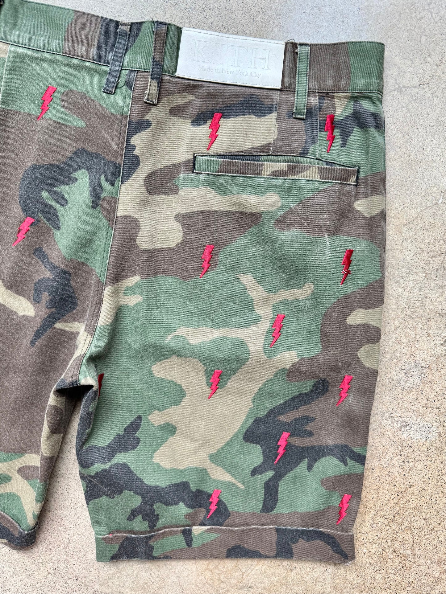 Kith White Label Red Lighting Bolt Embroidered Camo Cotton Shorts | 30
