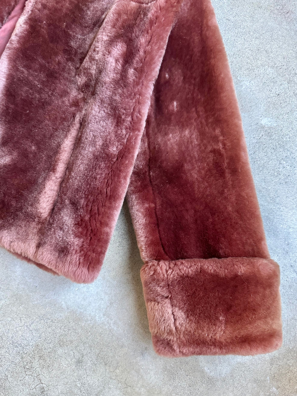 Vintage 1950s Mauve Mouton Fur Cuffed Sleeve Short Coat | Medium