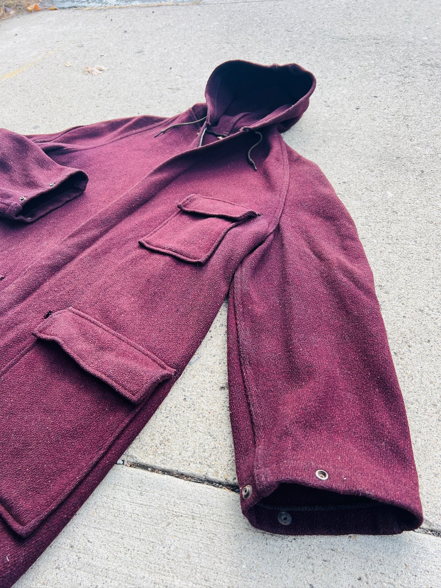 Vintage 1940s/50s Maroon Wool Hooded Zip Up Camp Jacket | Medium