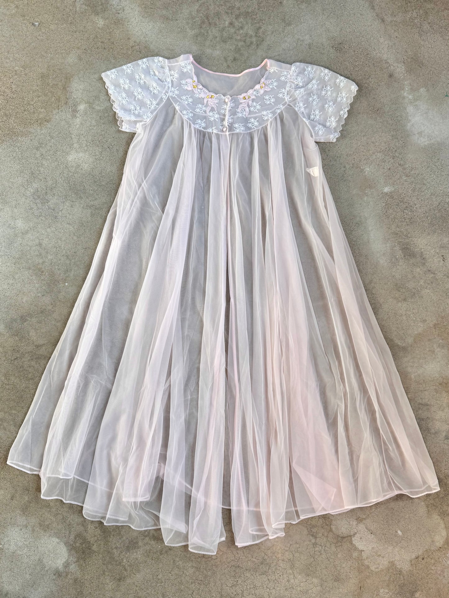Vintage 1970s Pale Pink Sheer Short Sleeve House Coat | Medium