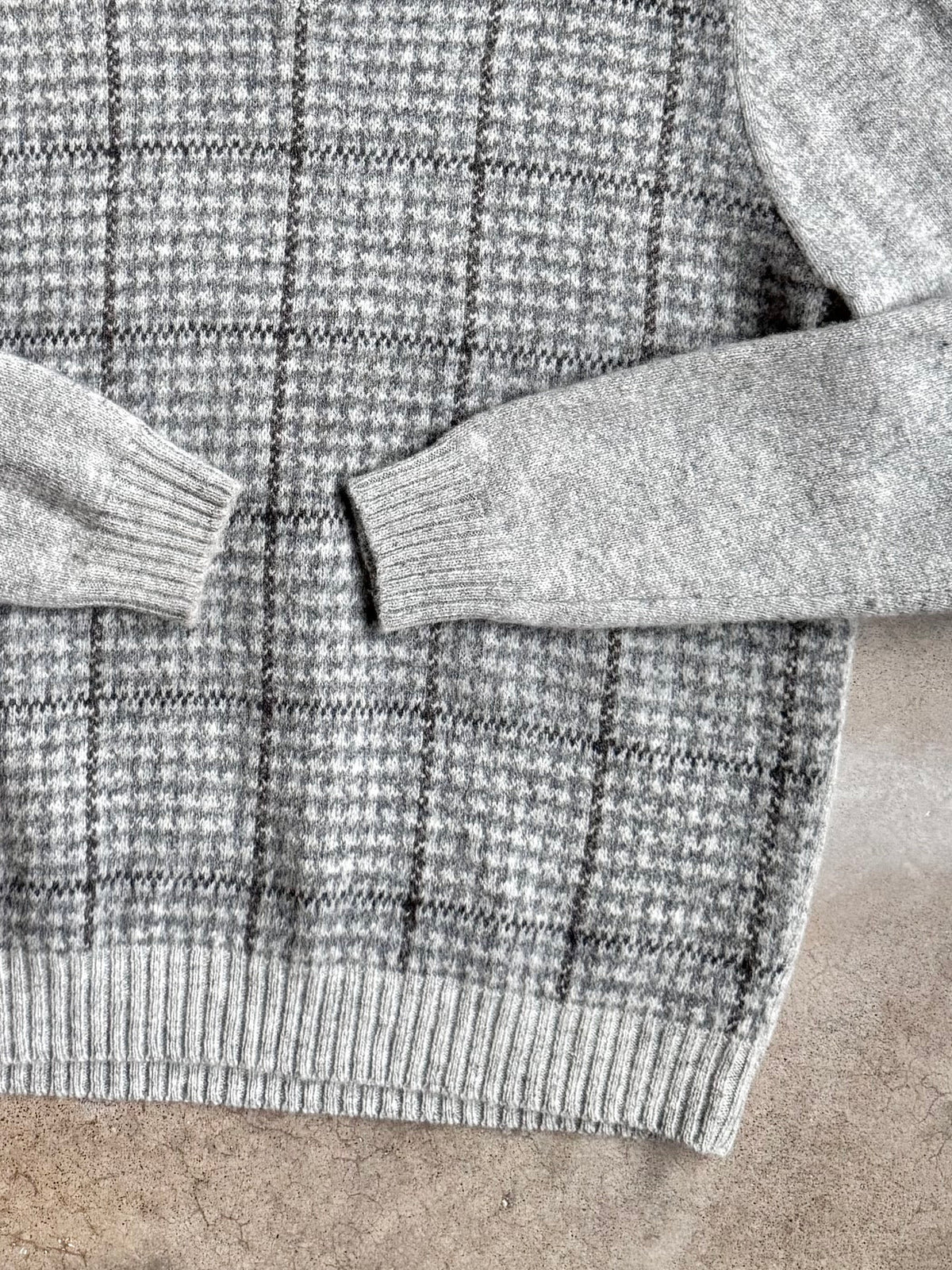 Vintage 1990s Brooks Brothers Houndstooth Plaid Shetland Wool V-Neck Sweater | XL