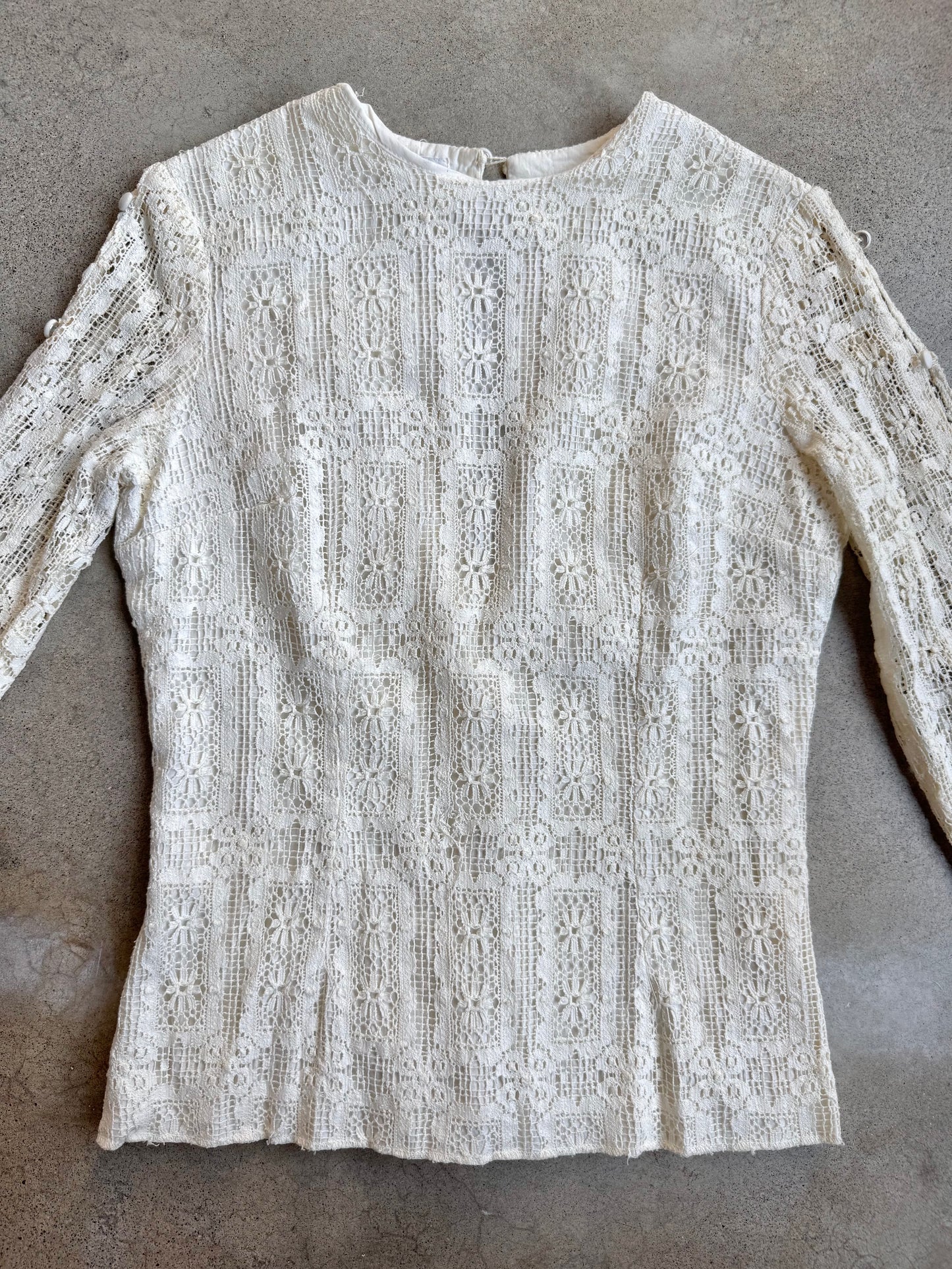 Vintage 1960s Chessa Davis Cream Floral Crochet Lace Blouse | Small