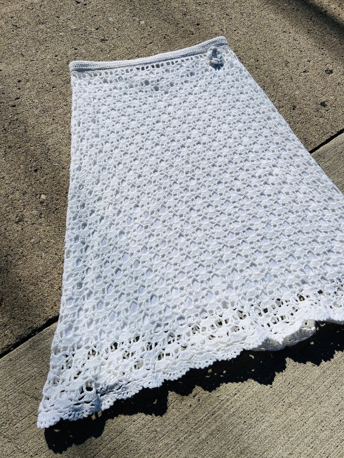 Vintage 1990s/Y2K White Crochet A-Line Midi Skirt | Medium