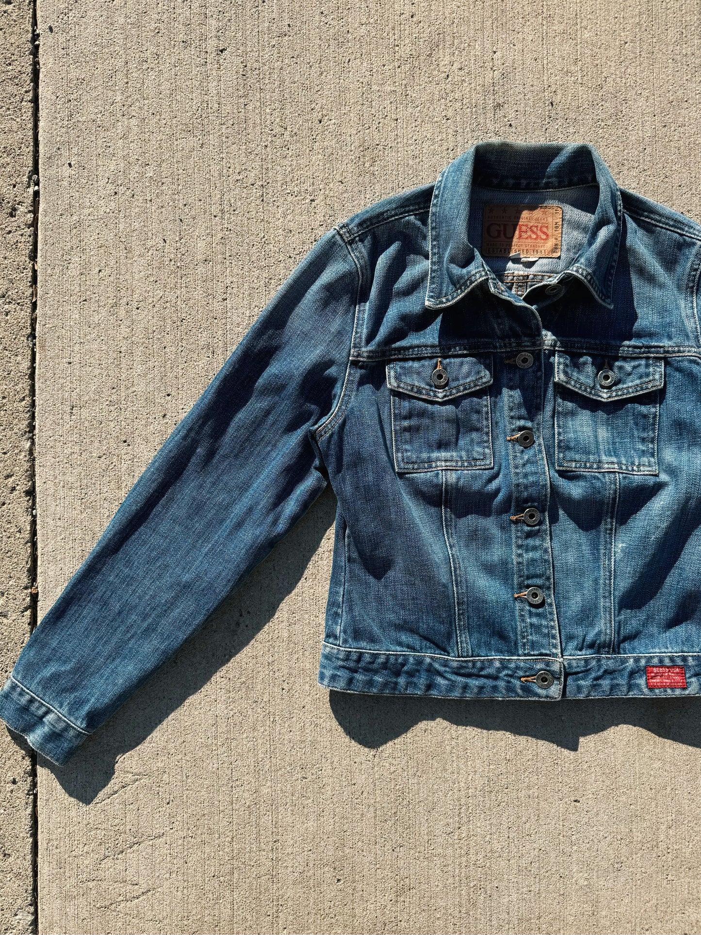 90s/Y2K Guess Cropped Denim Jacket | Medium