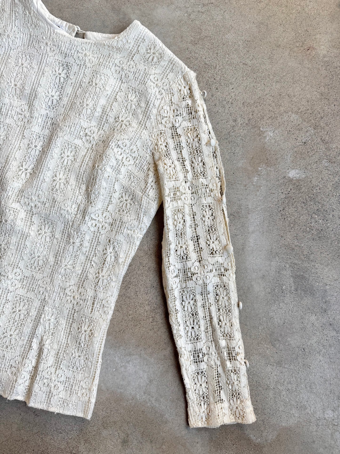 Vintage 1960s Chessa Davis Cream Floral Crochet Lace Blouse | Small