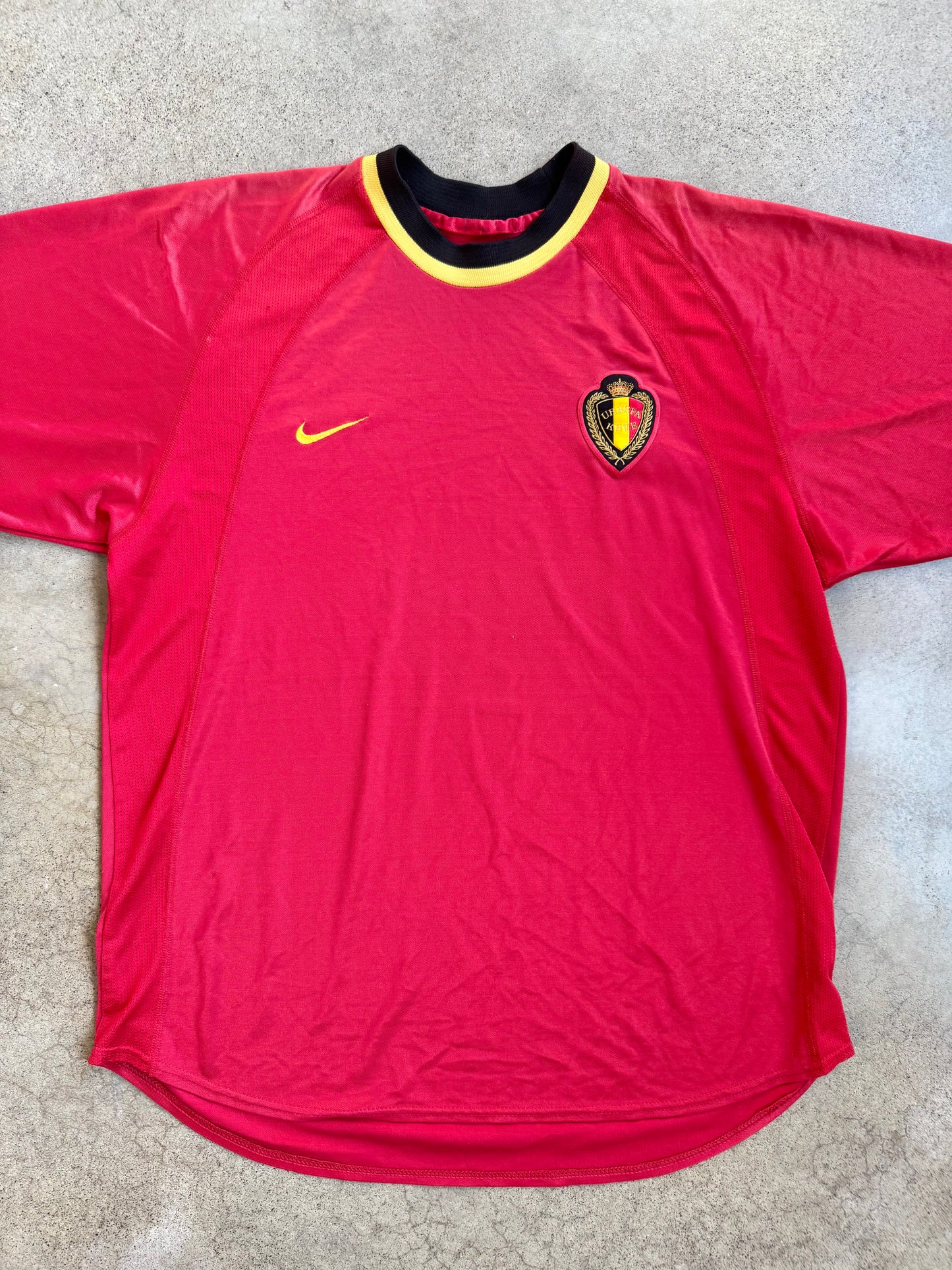 2001-2002 Nike Belgium National Team Home Soccer Jersey | Medium