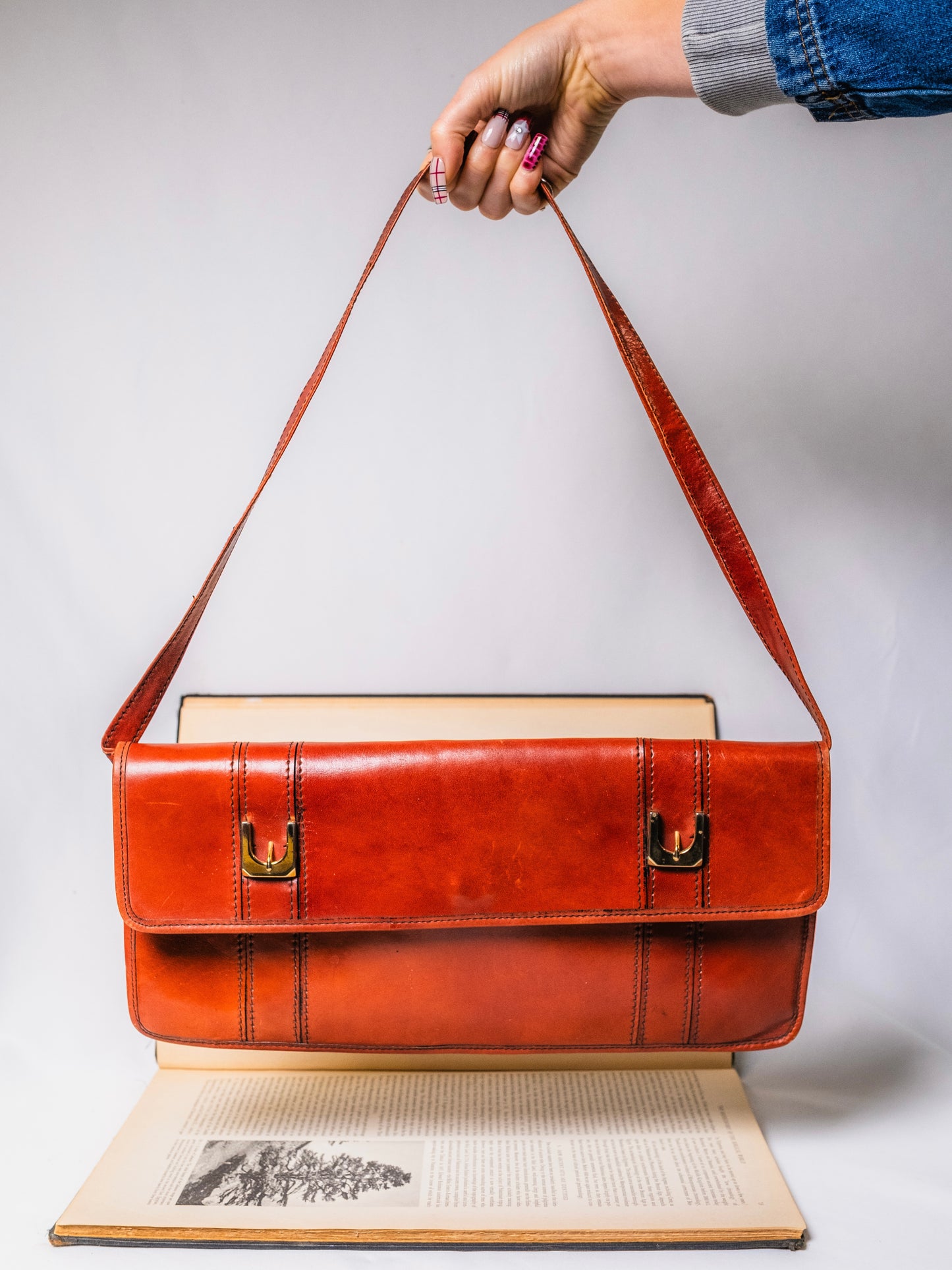 Vintage 1960s Brown Leather Messenger Shoulder Bag