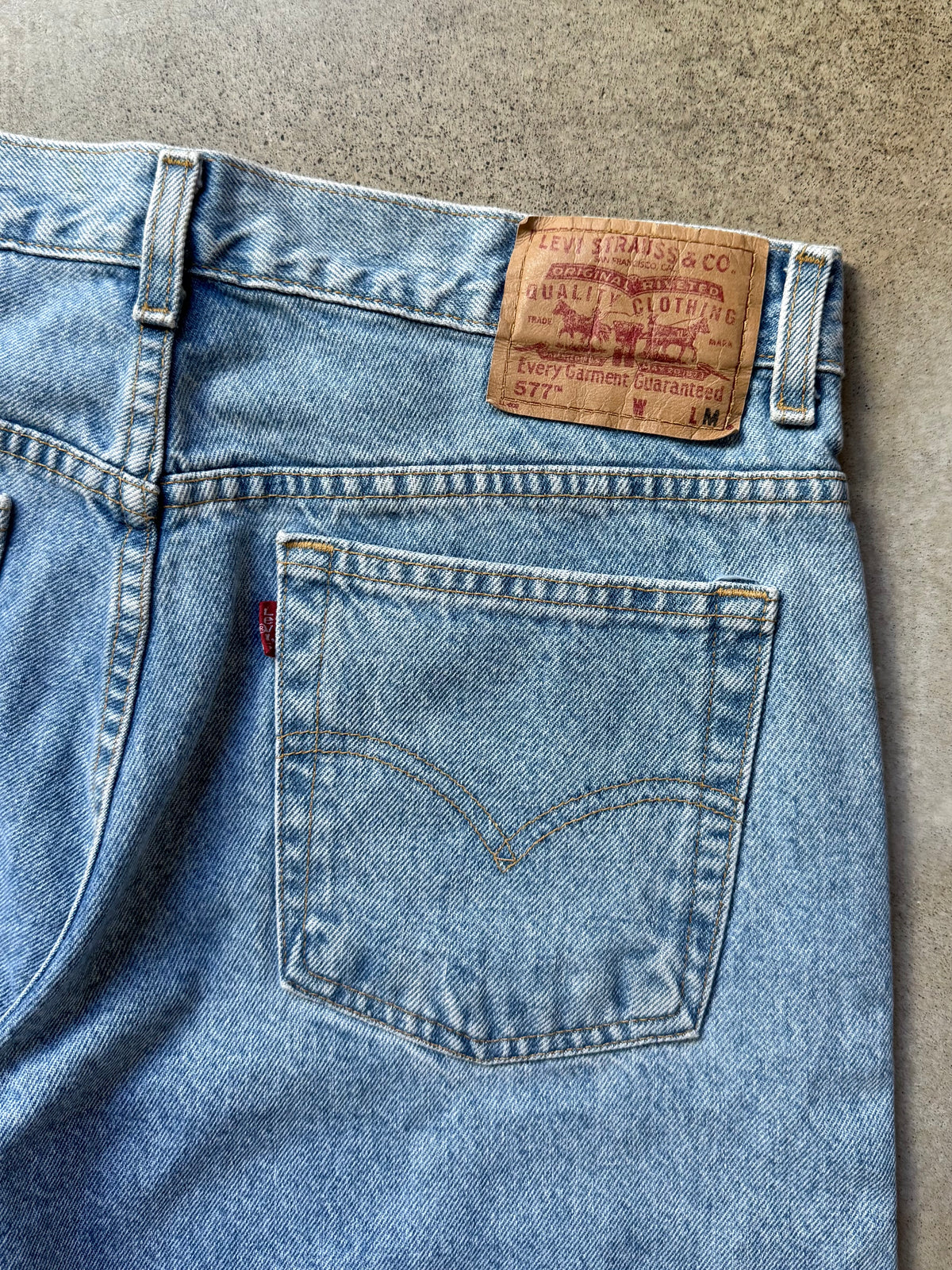 Vintage Levi’s 577 Loose Fit Light Wash Jeans | Waist 34”