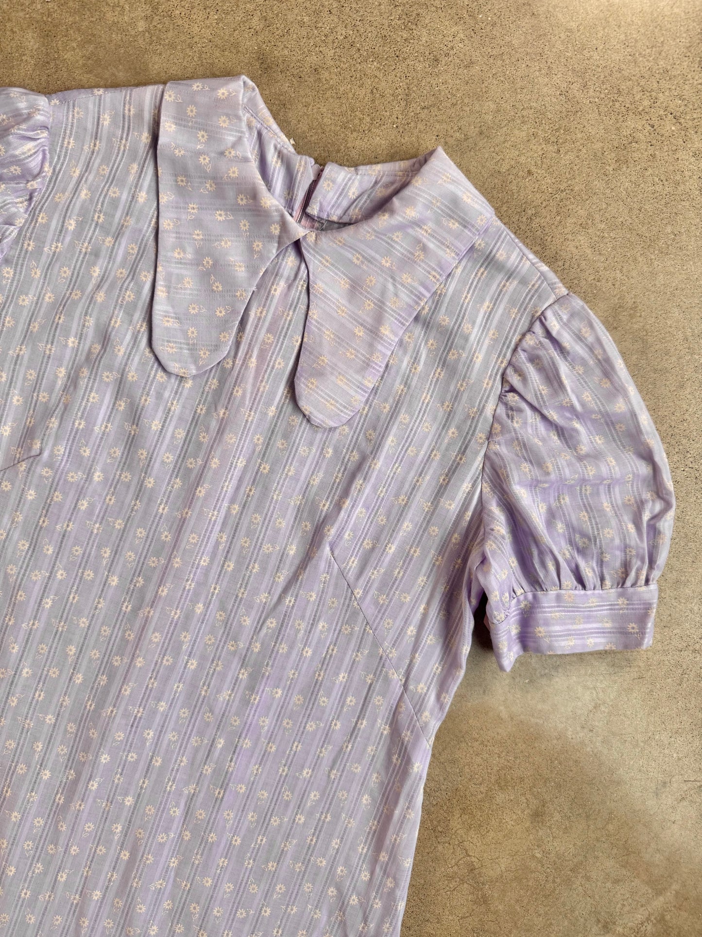 Vintage 1960s Purple Floral Collared Puff Sleeve Dress | Medium