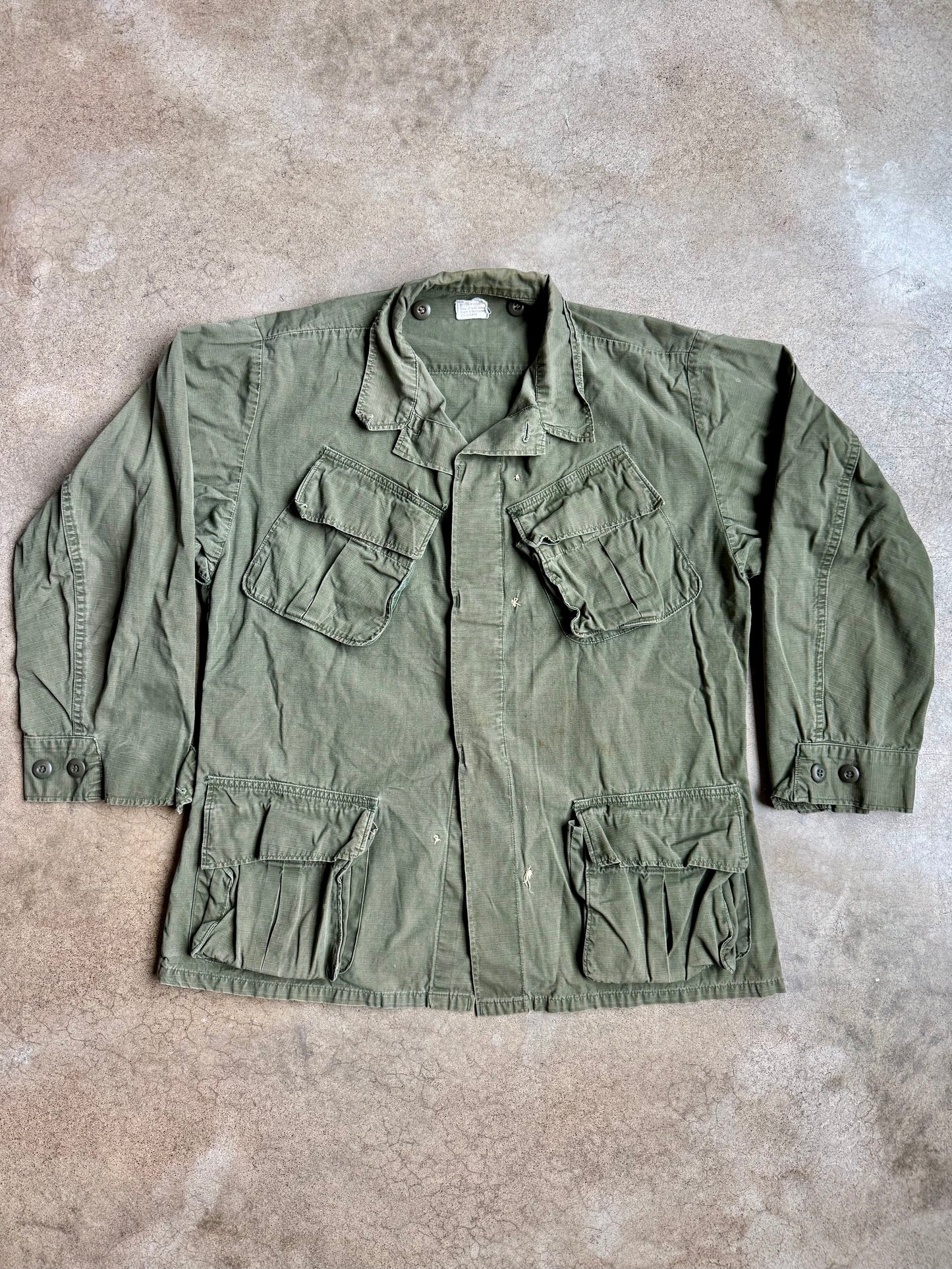 Vintage 1960s Military Issue Ripstop Cotton Jungle Fatigue Jacket | Medium