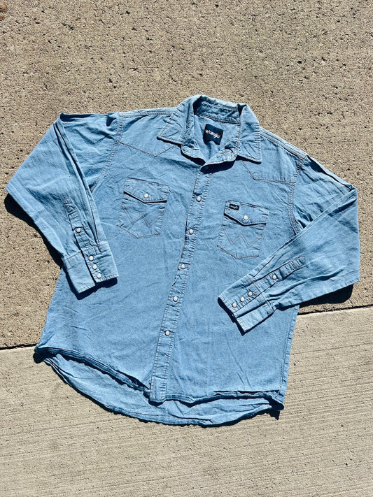 Vintage 1980s Wrangler Light Wash Denim Pearl Snap Western Shirt | XL