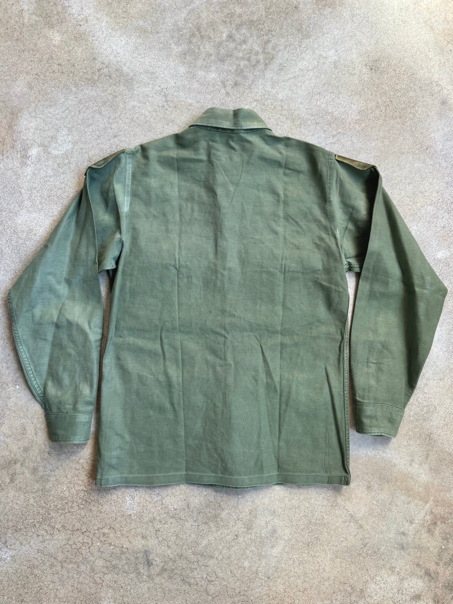 Vintage 1960s Military Issue U.S. Army Cotton Button-Up Shirt | Small