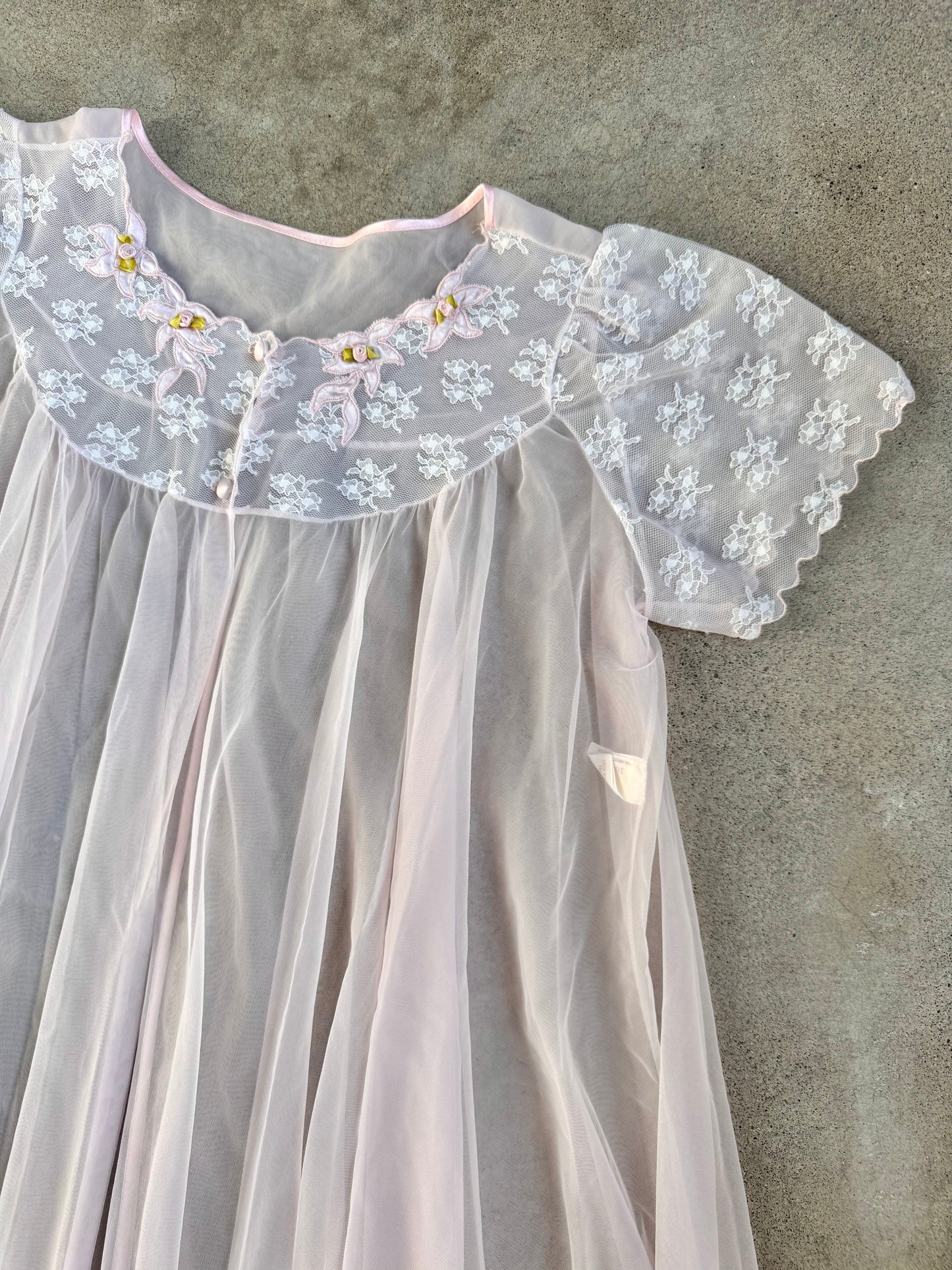 Vintage 1970s Pale Pink Sheer Short Sleeve House Coat | Medium