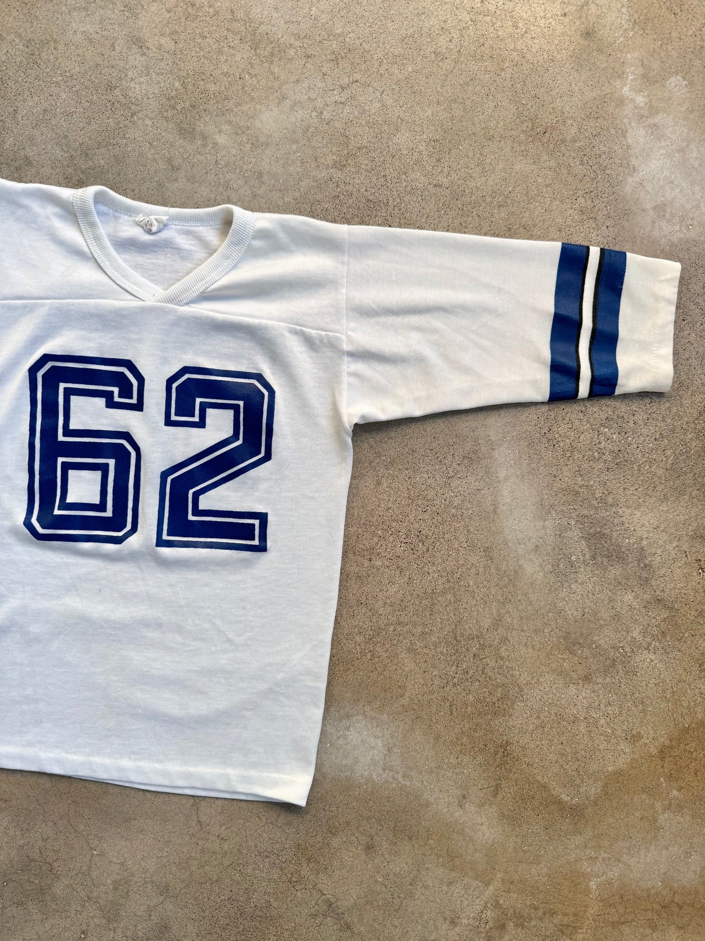 Vintage 1980s Campus White & Blue #62 Athletic Football Tee | Youth L