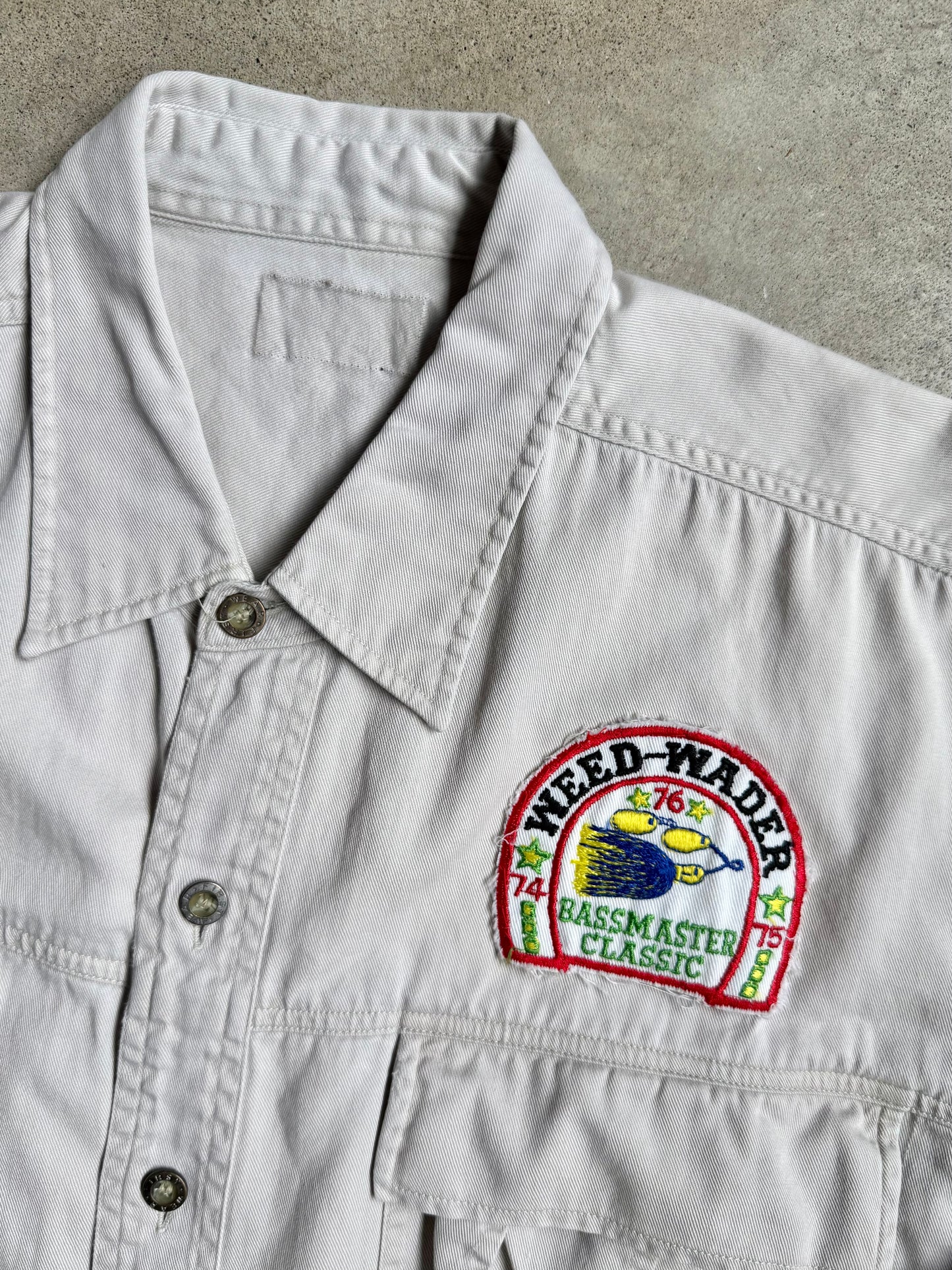Vintage 1990s "Weed-Wader" Bassmaster Fishing Patch Khaki Utility Shirt | Large