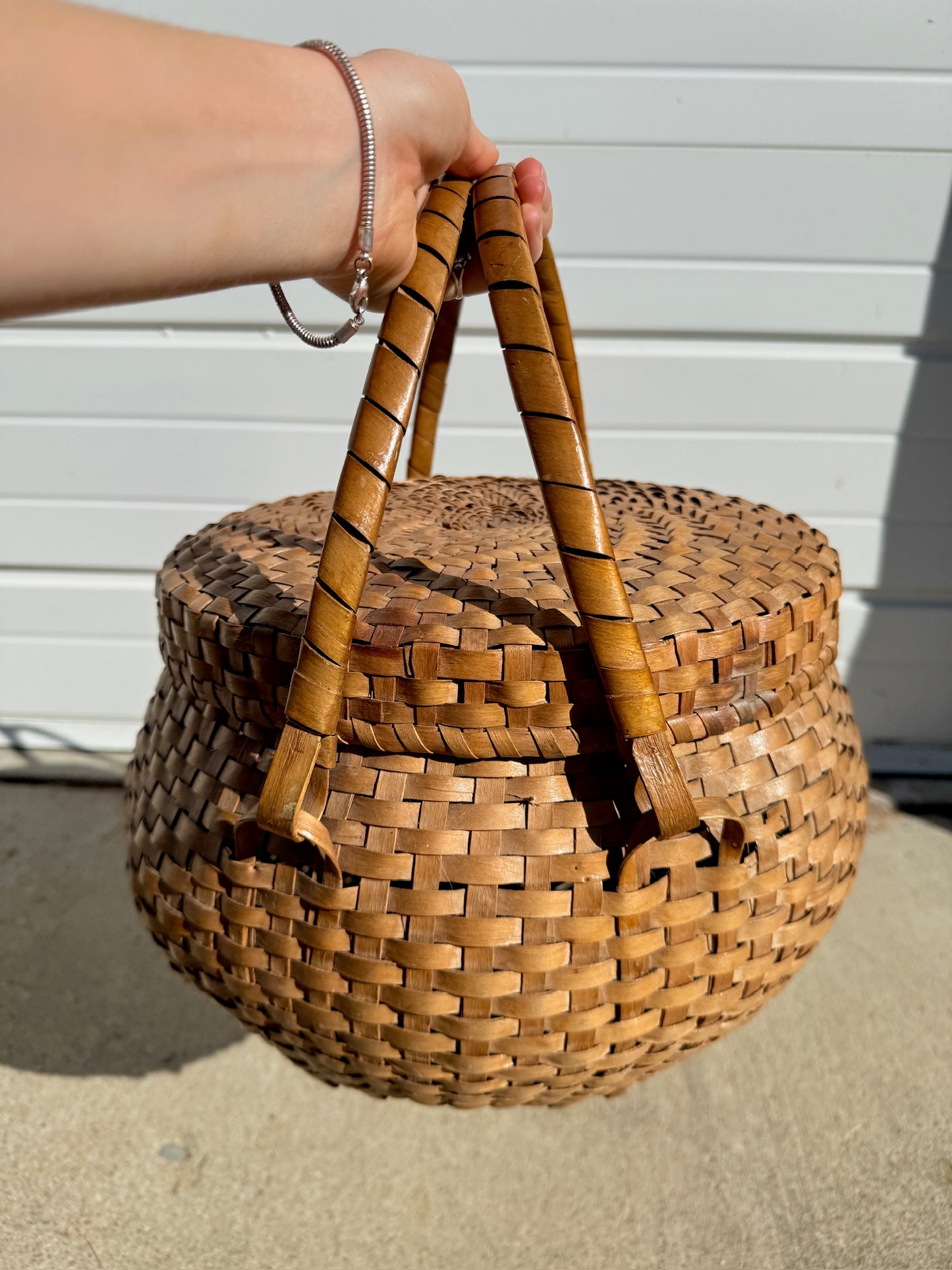 Vintage 1950s Mid-Atlantic Woven Wicker Lidded Basket