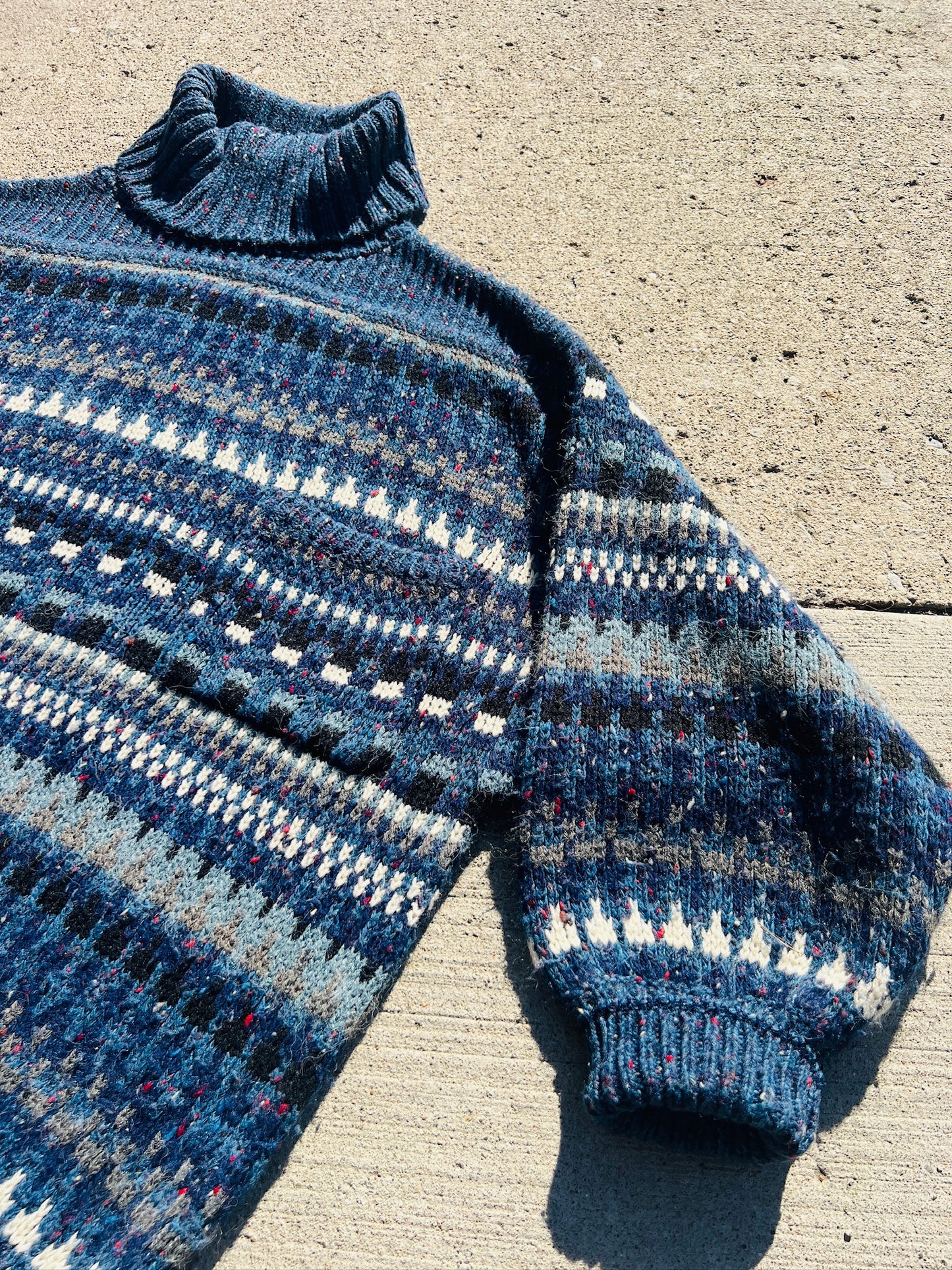 Vintage LizWear Blue Patterned Oversized Turtleneck Sweater | Large