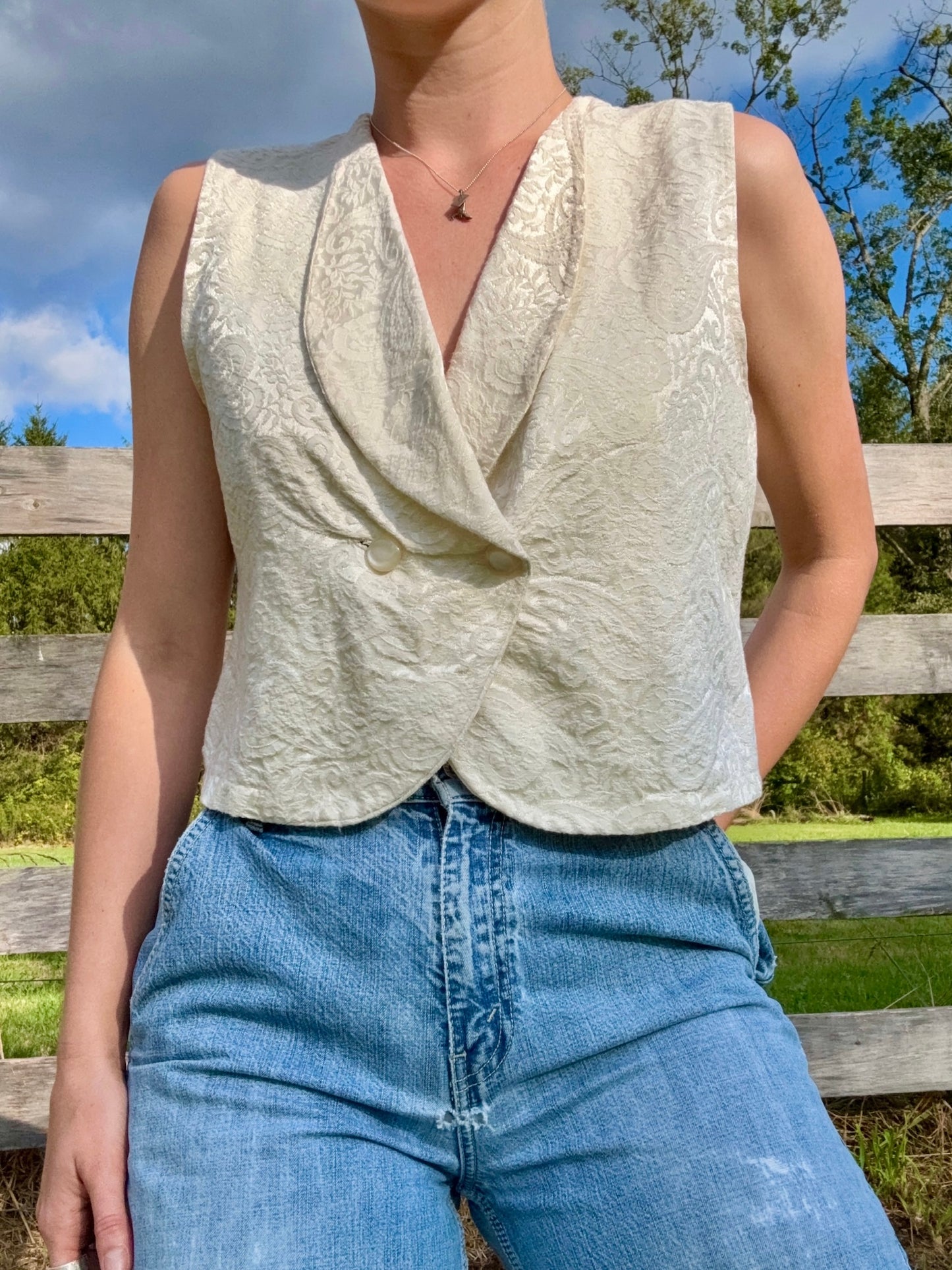 Vintage 1970s Honey Collections White Paisley Jacquard Vest Top | Medium