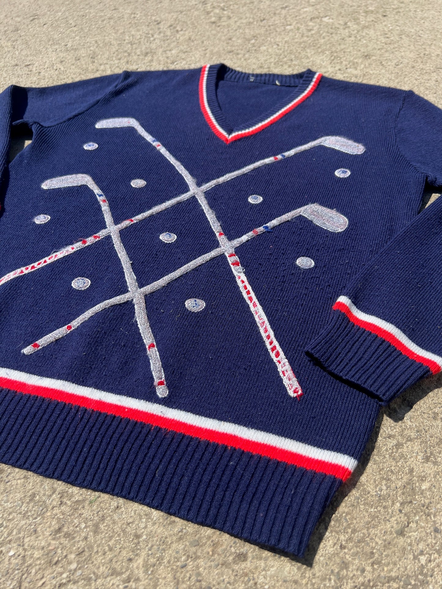 Vintage 1980s Navy Golf Club Knit V-Neck Sweater | S/M