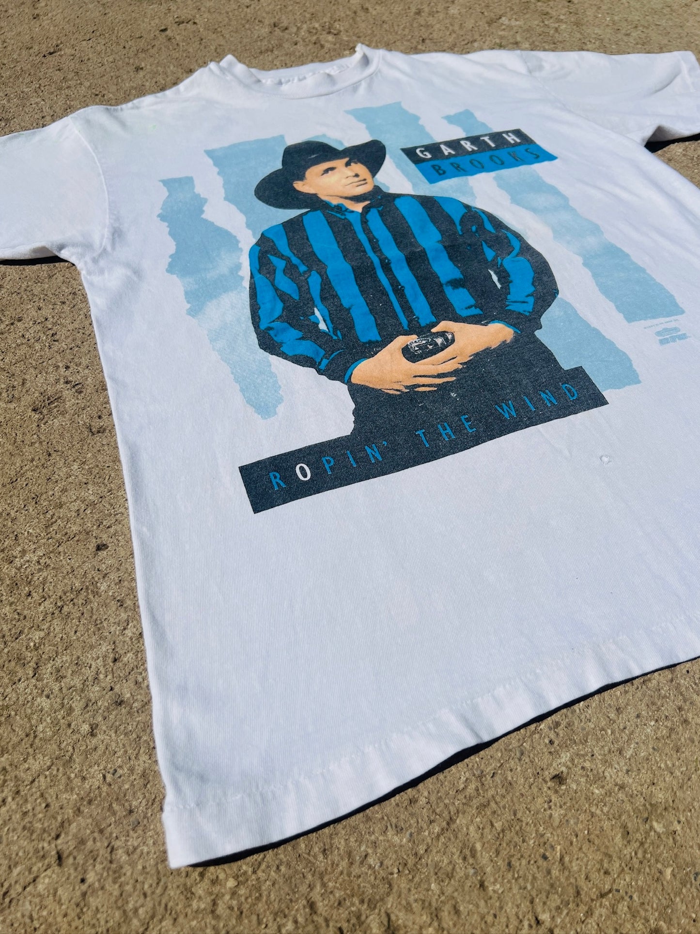 Vintage 1991 Garth Brooks Ropin’ The Wind Graphic Tee | Medium