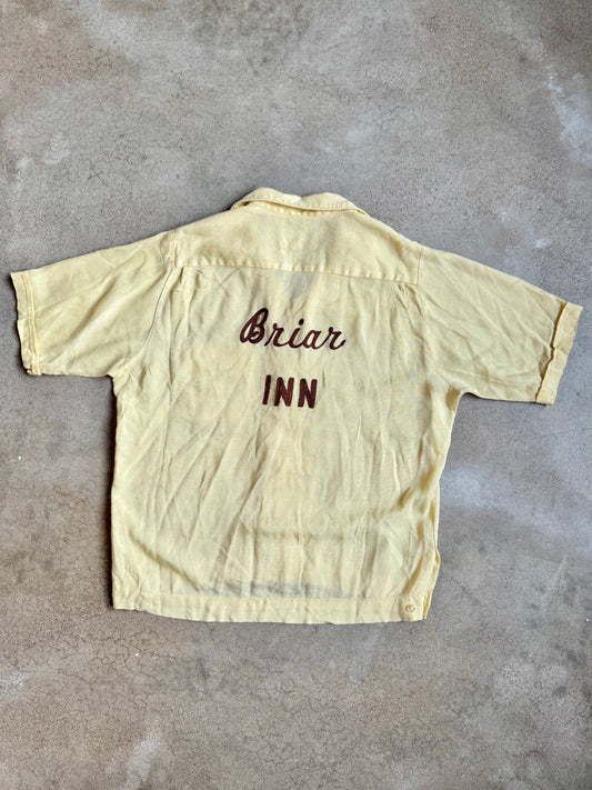 Vintage 1950s King Louie By Holiday Chainstitch Embroidered “Briar Inn” Short Sleeve Shirt | Medium