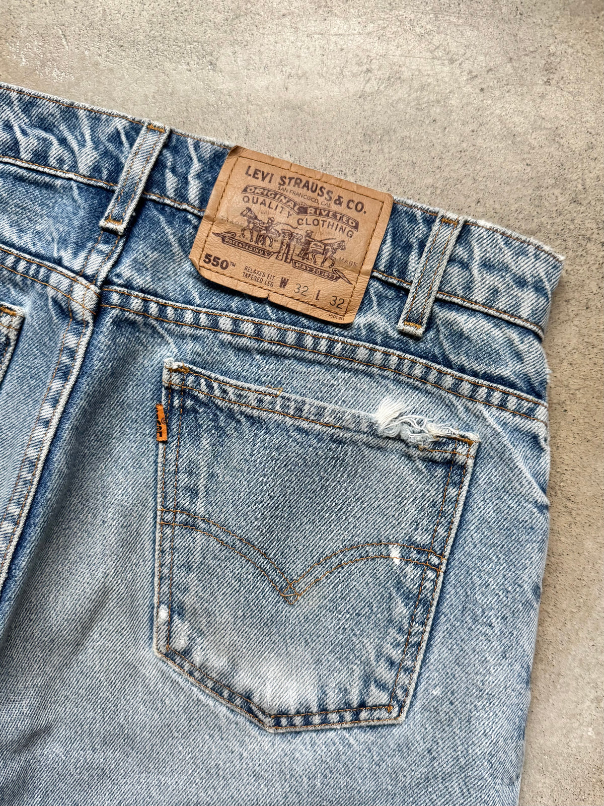 Vintage 1990s Levi’s Orange Tab 550 Relaxed Fit Light Wash Jeans | 32x32
