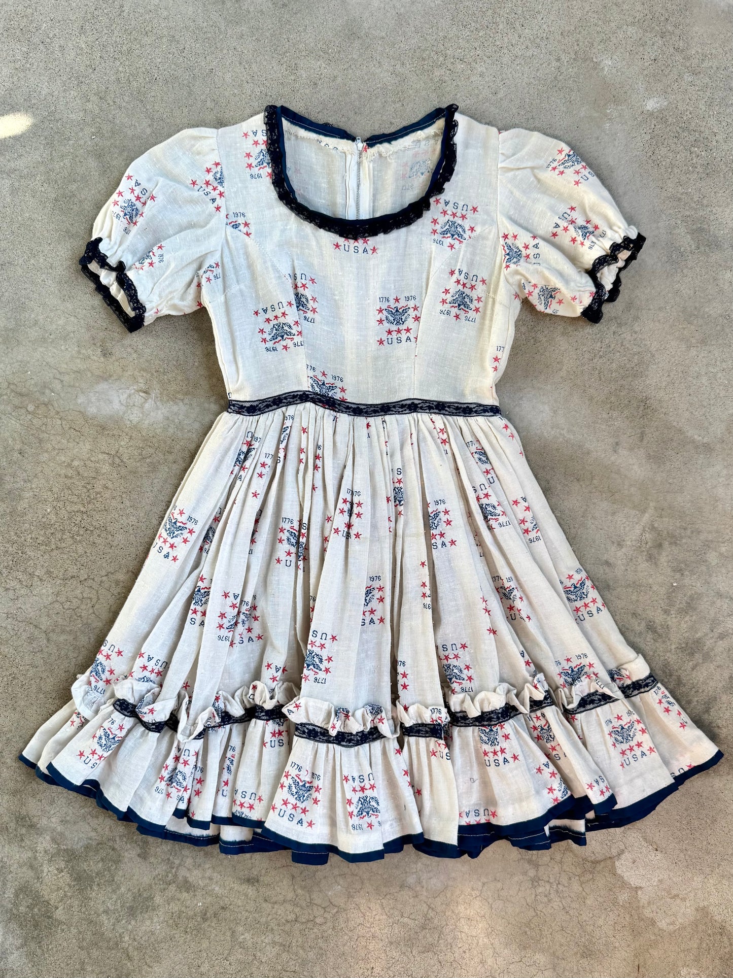 Vintage 1970s USA Bicentennial Pattern Short Sleeve Prairie Dress | Small