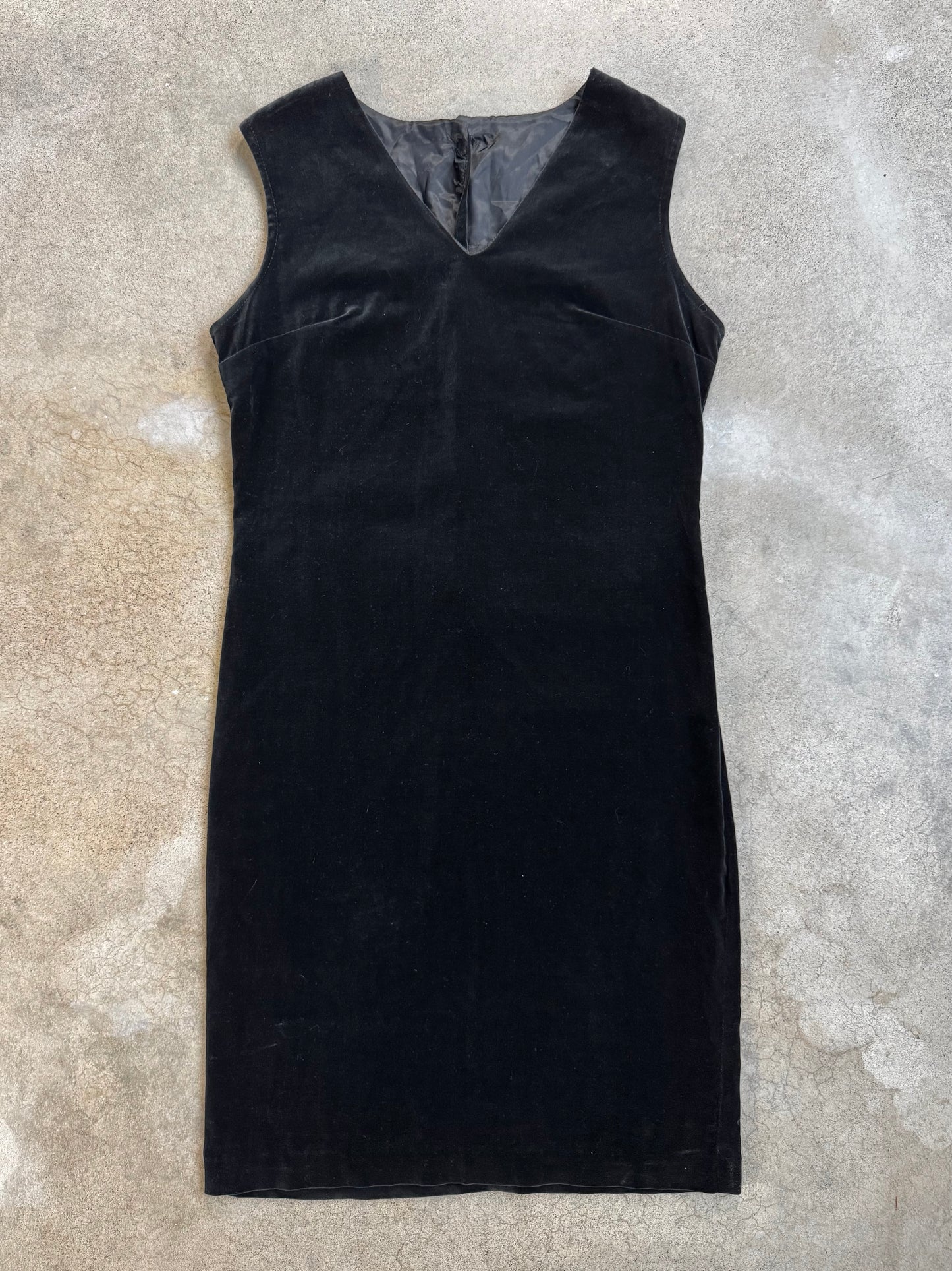 Vintage 1960s Black Velvet V-Neck Sleeveless Dress | S/M