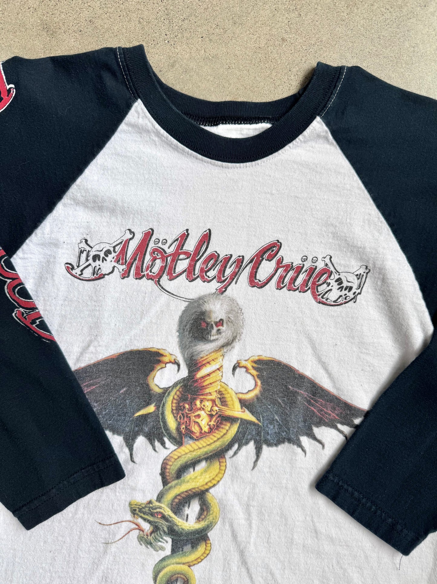 Vintage-Style Mötley Crüe Dr. Feelgood Raglan Tee | Small