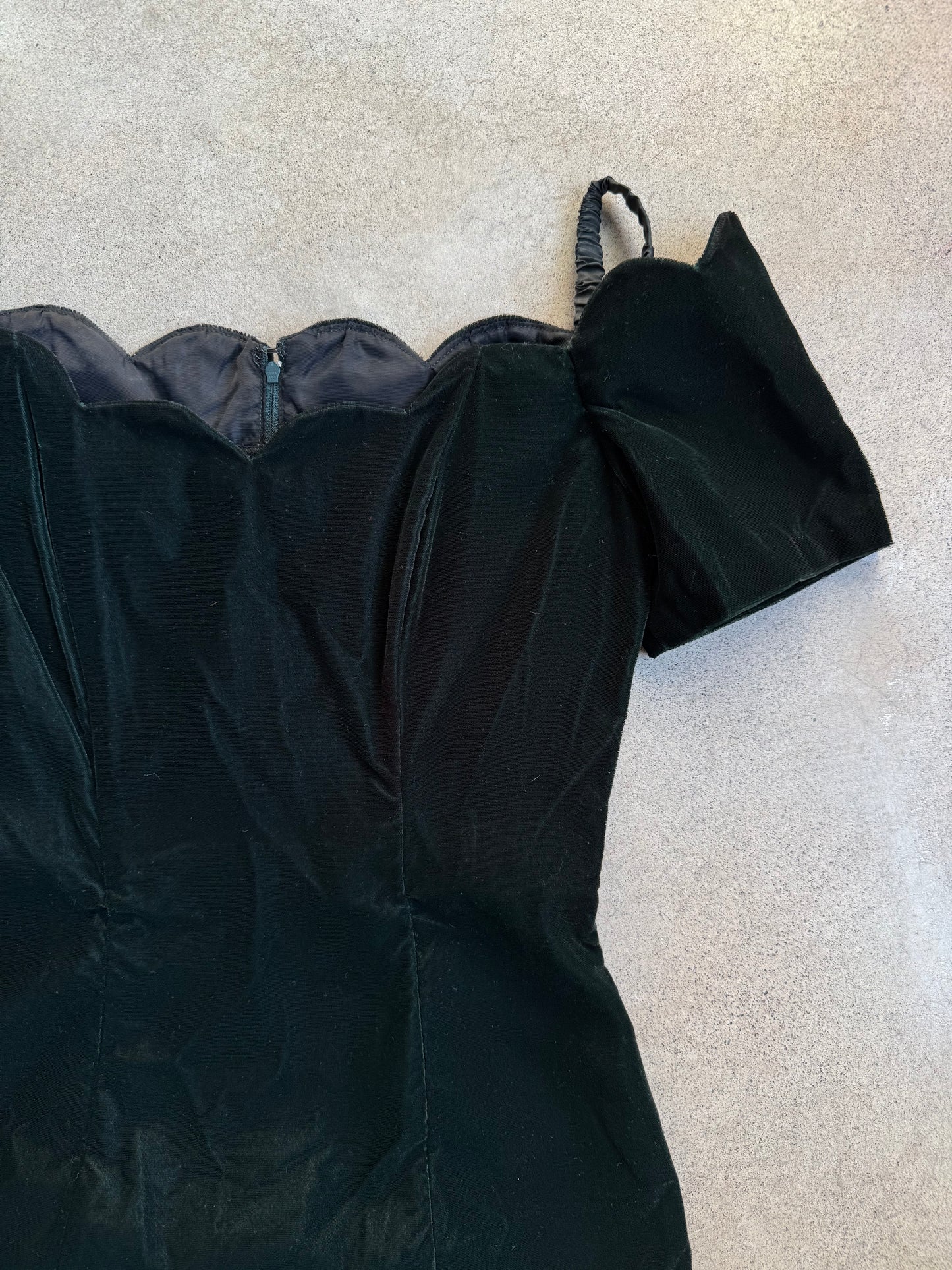 Vintage 1980s Rampage Dark Green Velvet Scalloped Off-Shoulder Mini Dress | XS