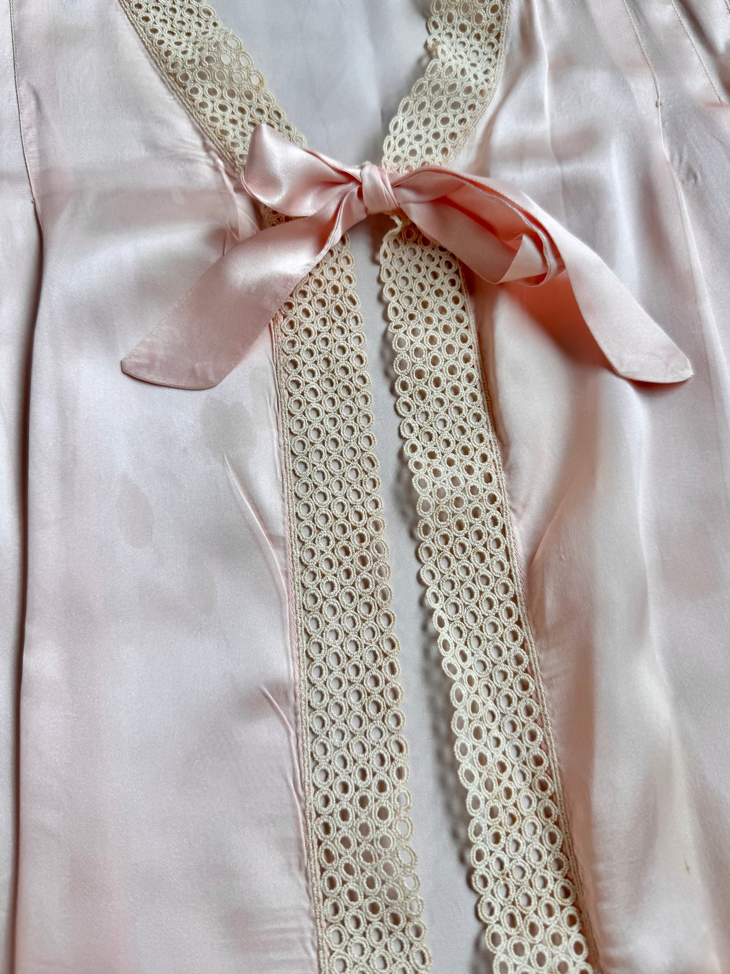 Vintage 1930s Rollins Pale Pink Satin Lace Trim Bed Jacket | Medium