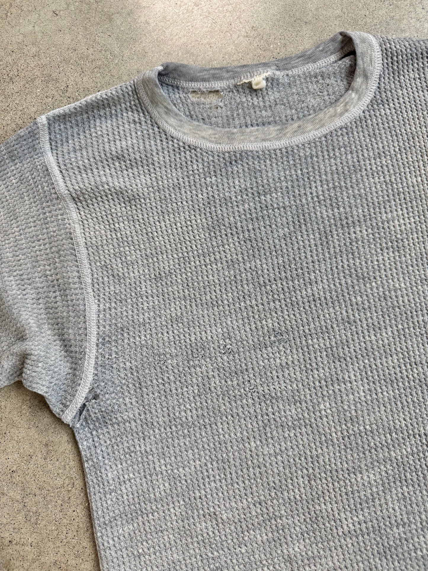 Vintage 1970s Distressed Grey Waffle Knit Thermal | S/M