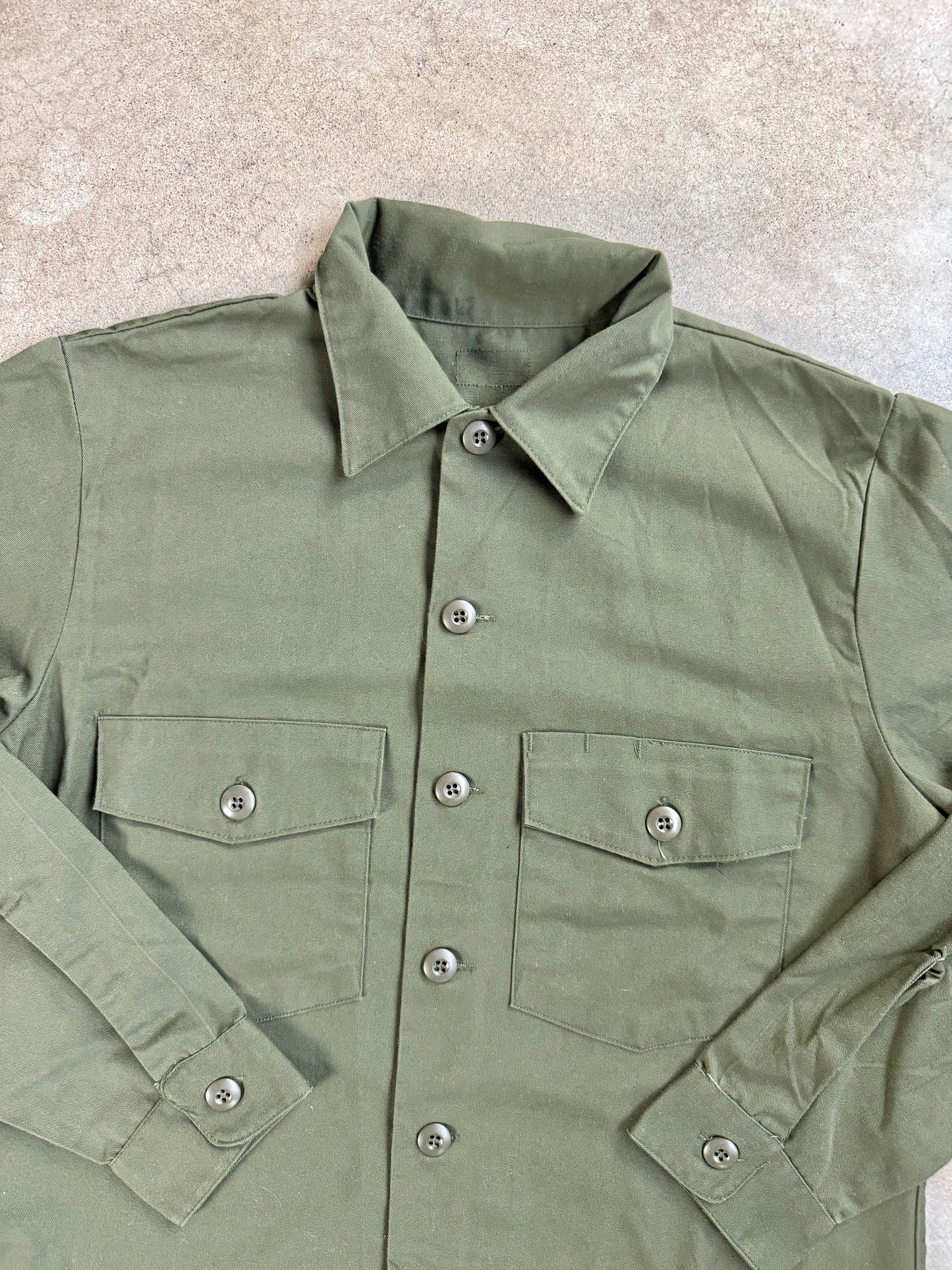 Vintage 1970s Vietnam Era Military OG-507 Green Utility Shirt | Large