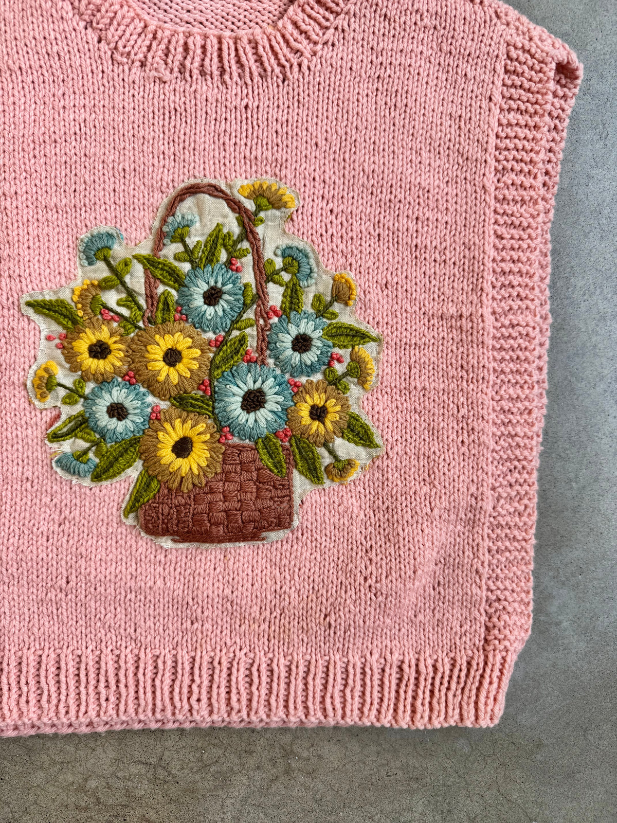 Vintage Handmade Crewel-Embroidered Flower Basket Pink Sweater Vest | S/M