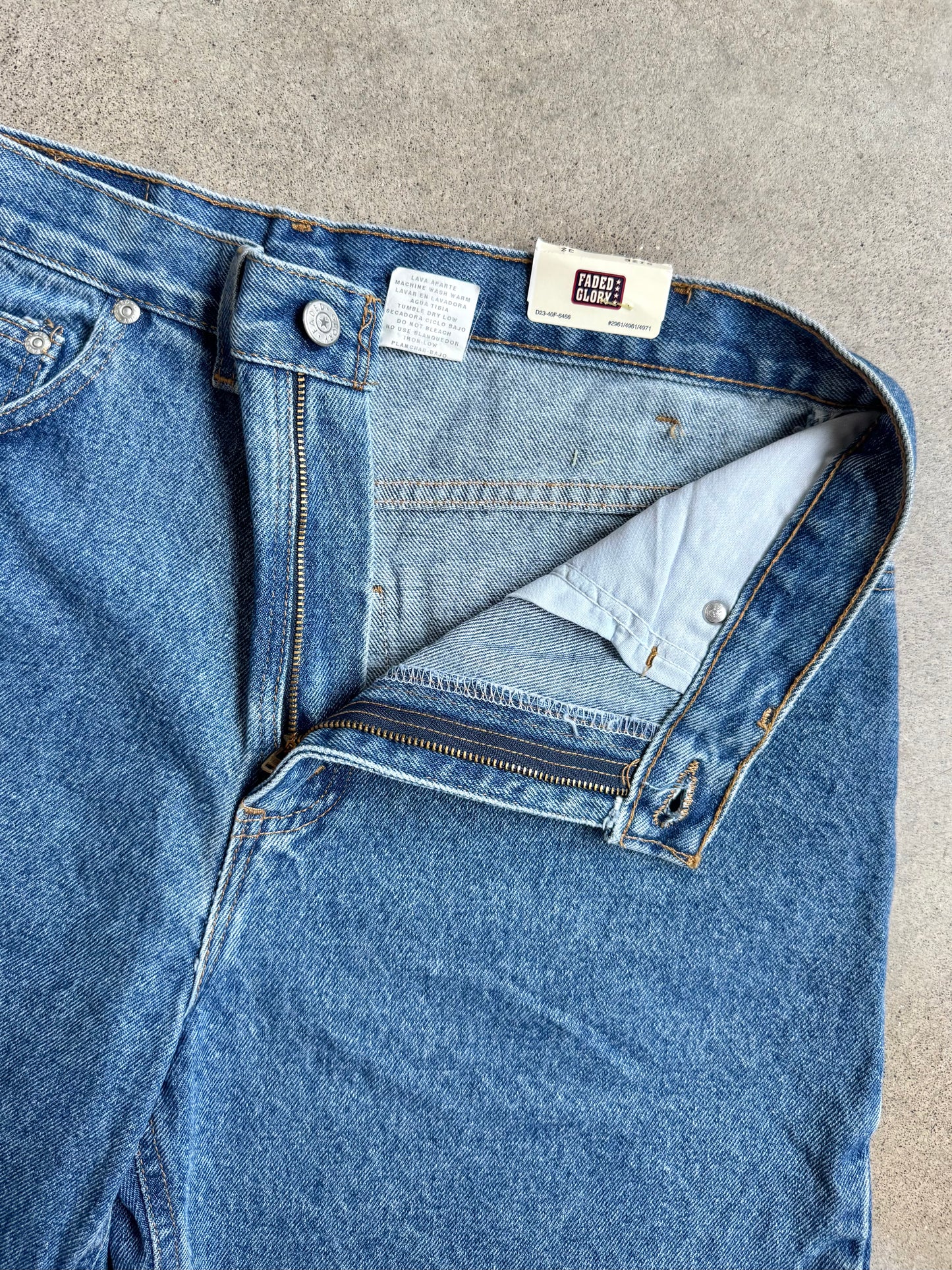 Vintage 1990s Faded Glory Deadstock Relaxed Fit Denim Shorts | 32