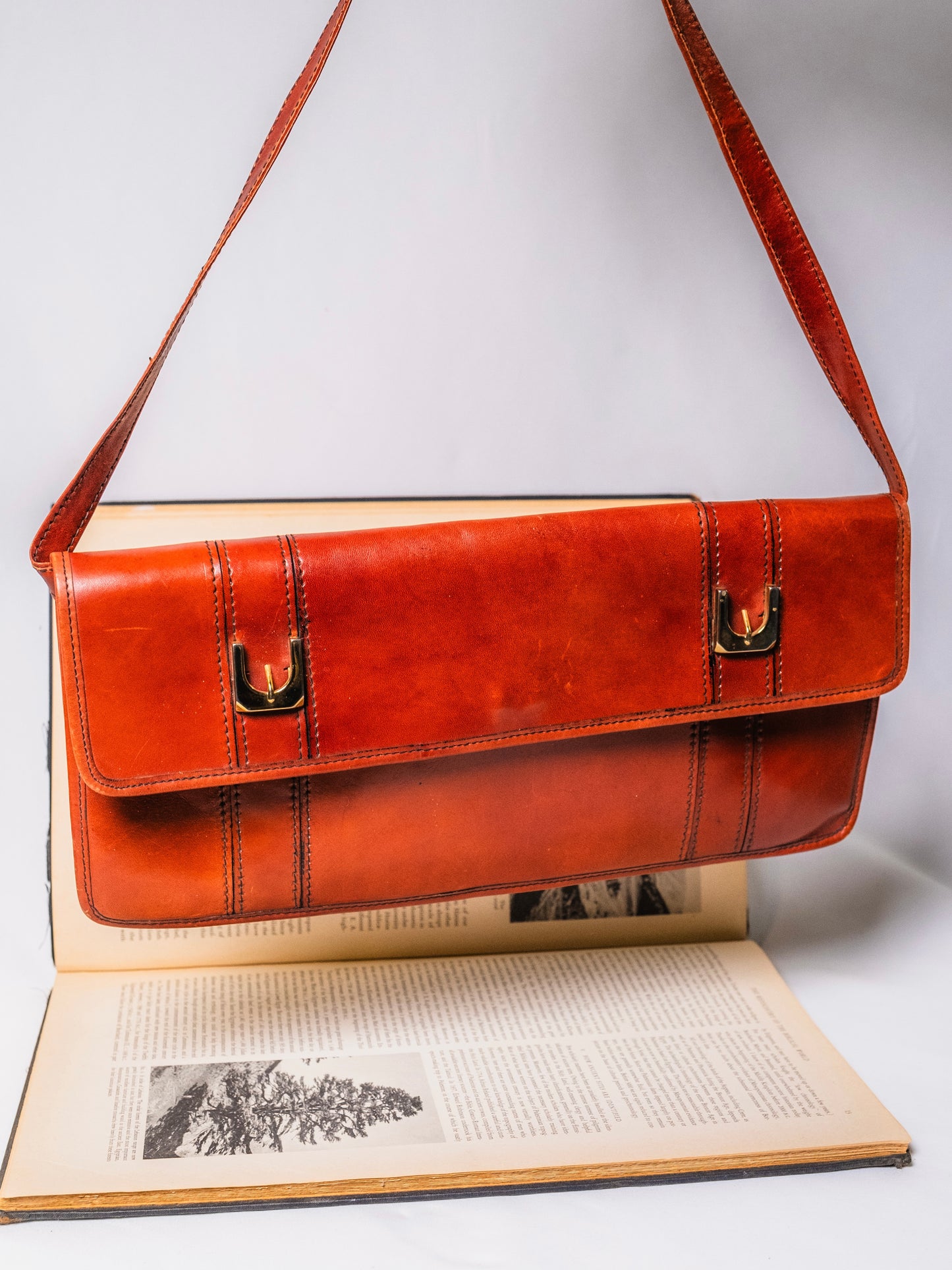 Vintage 1960s Brown Leather Messenger Shoulder Bag
