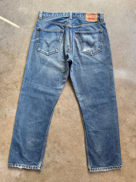 2000s Levi's 505 Medium Wash Jeans | 34x30