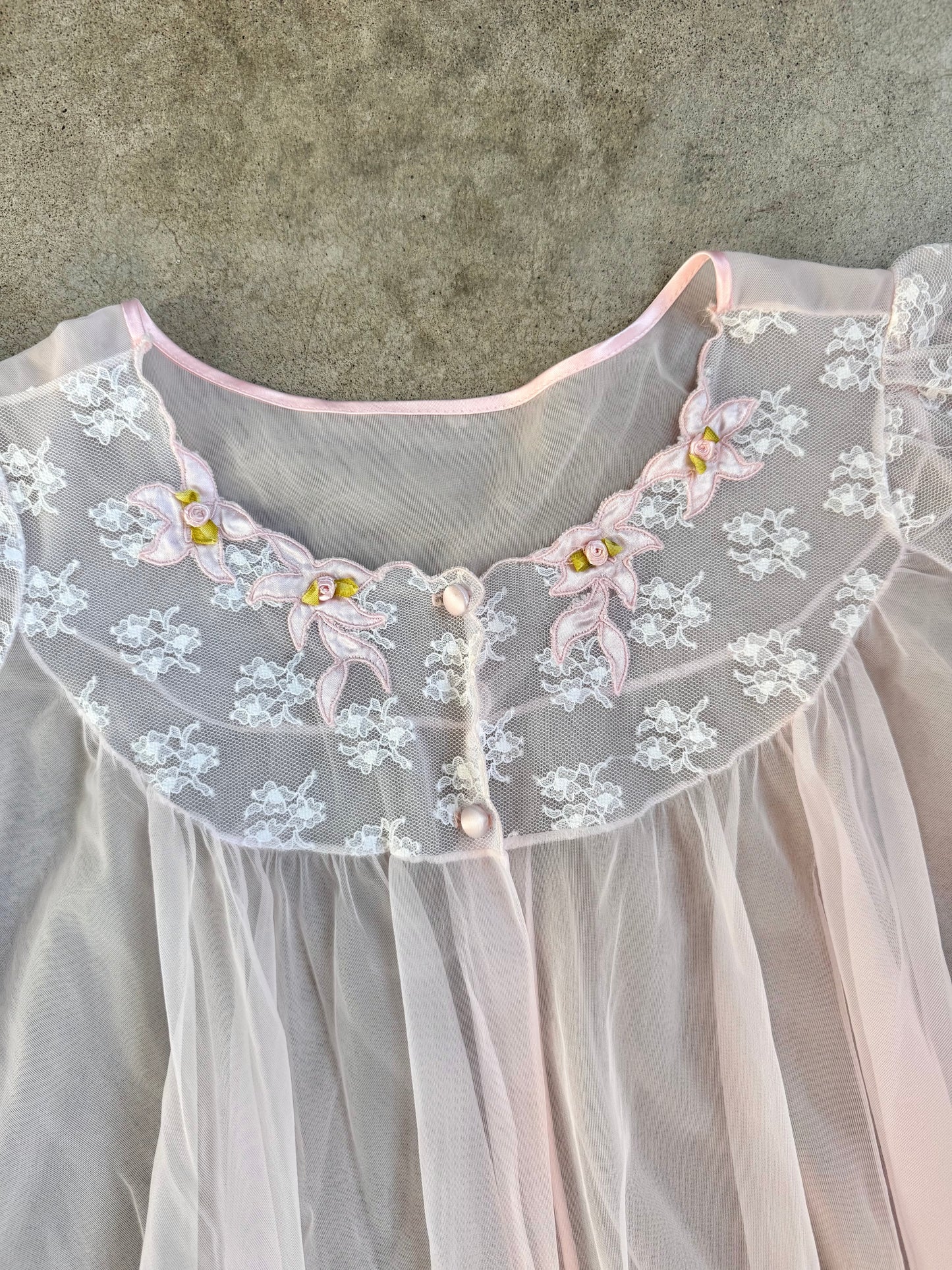 Vintage 1970s Pale Pink Sheer Short Sleeve House Coat | Medium