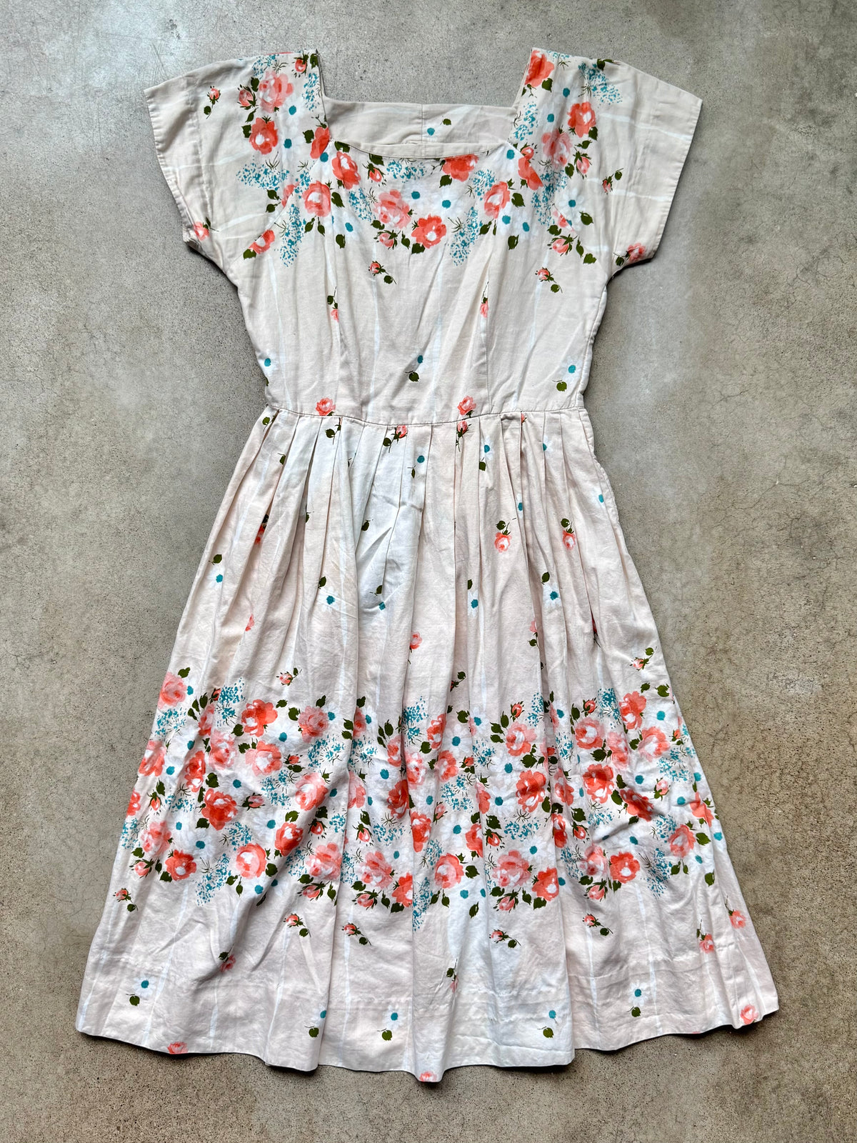 Vintage 1950s Hope Reed Peach Floral Print Short Sleeve Pleated Dress | Small
