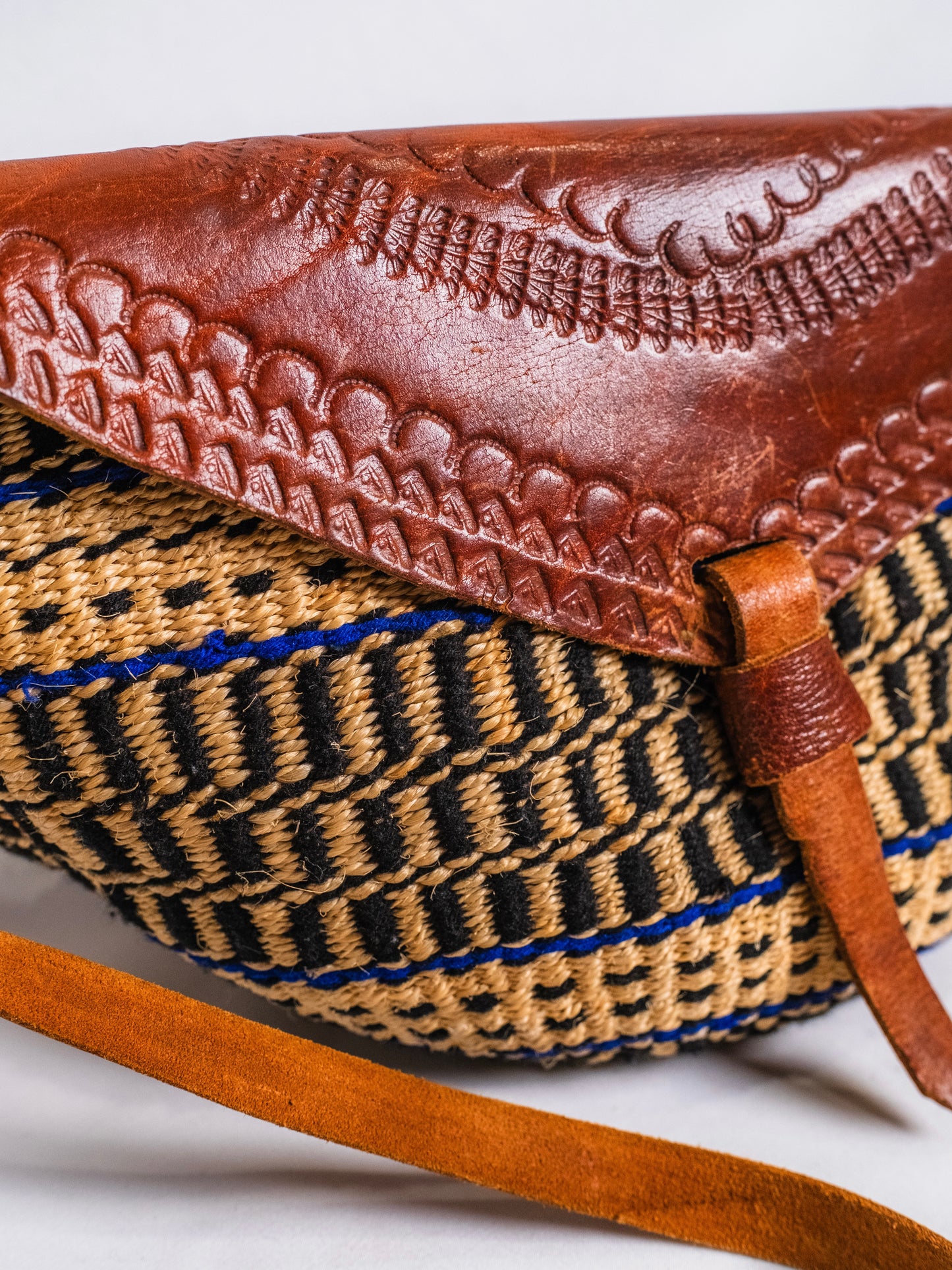 Vintage 1980s Mexican Woven Sisal & Tooled Leather Crossbody Bag