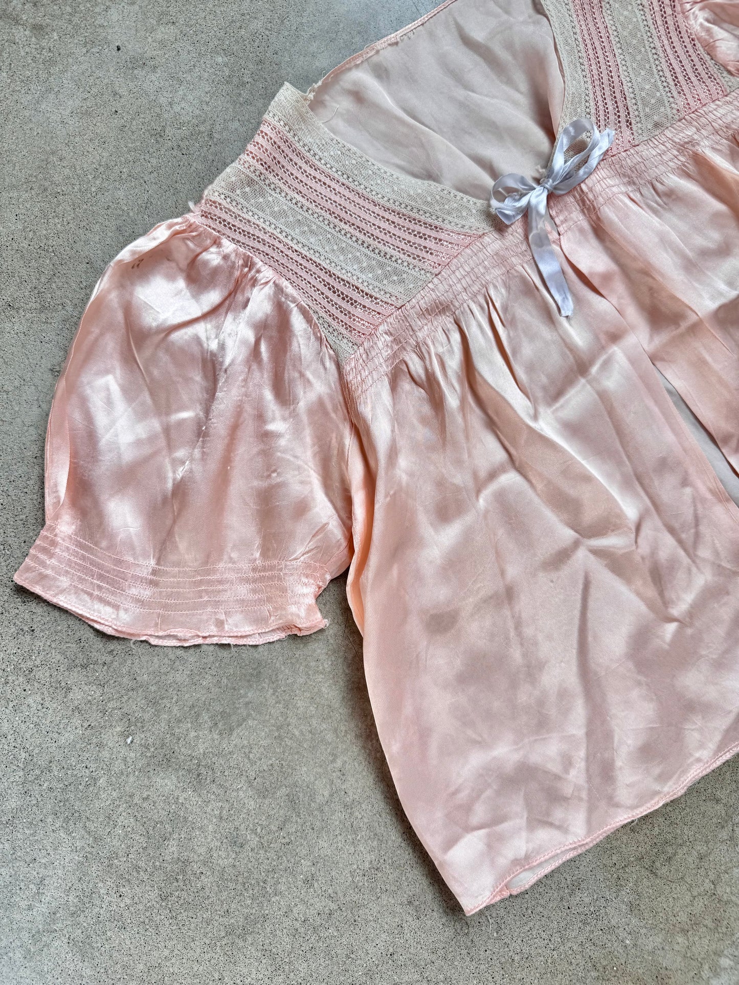 Vintage 1930s/40s Pink Satin Lace Trim Bed Jacket | Small