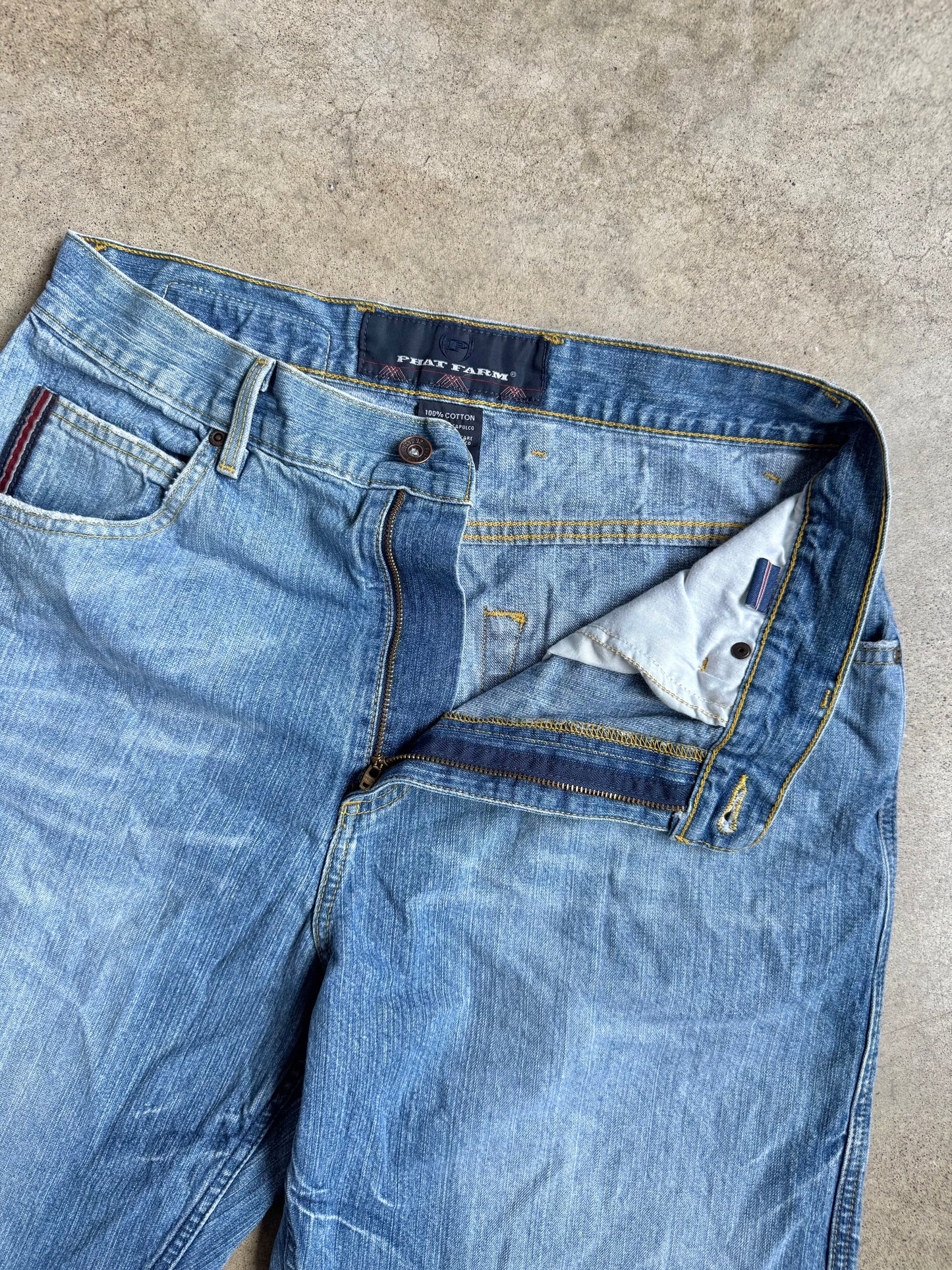 2000s Phat Farm Faded Wash Baggy Straight Jeans | 32x33